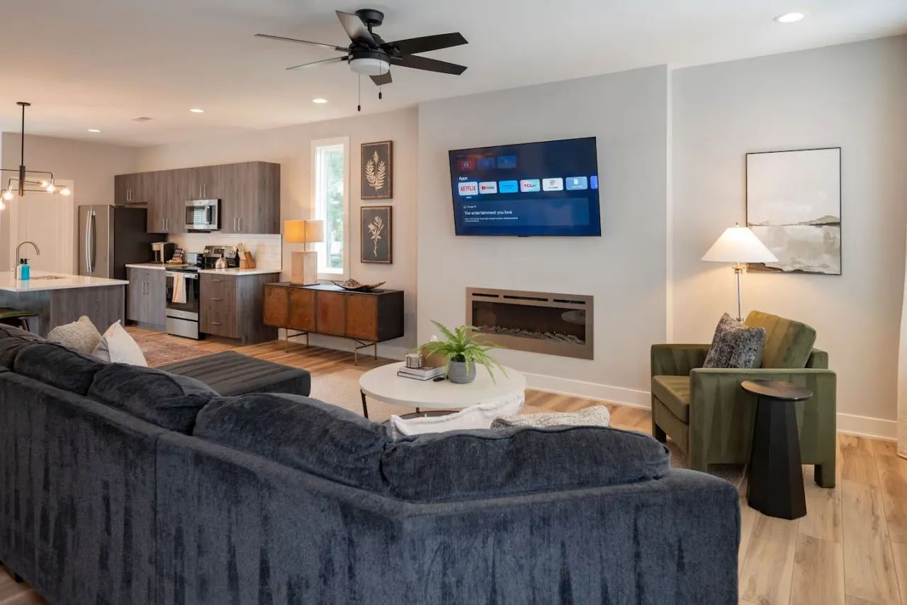 Elegant 3 BDR Escape KING Bed + TV in Every Room 6