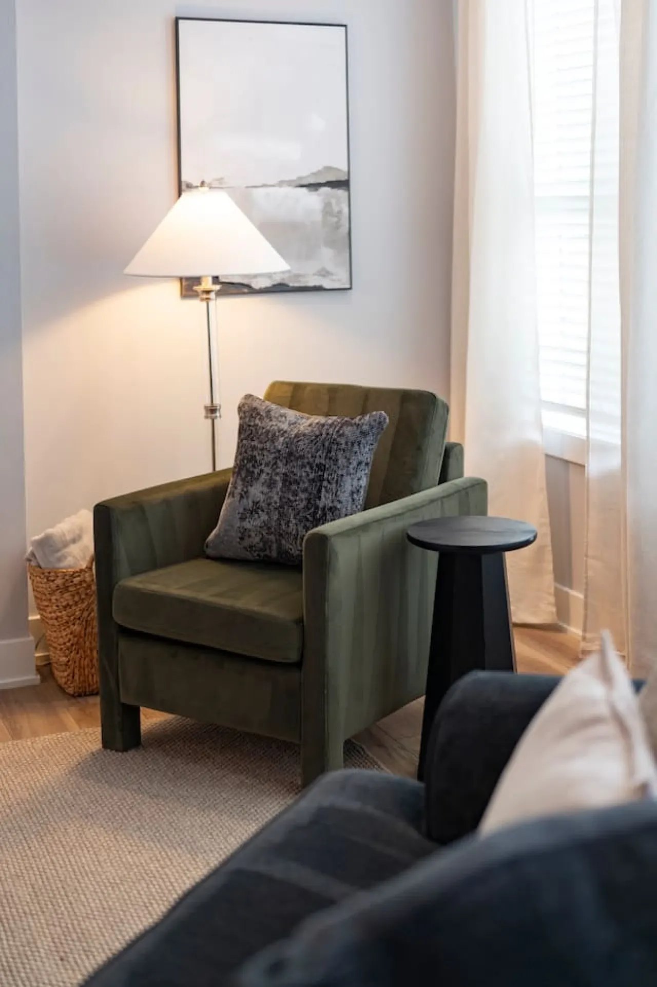 Elegant 3 BDR Escape KING Bed + TV in Every Room 8