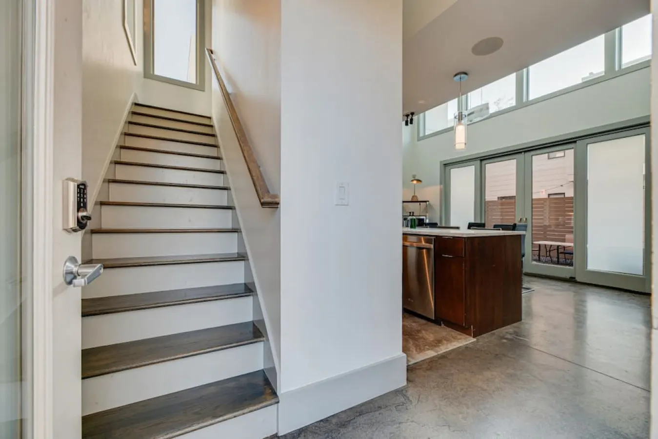 Downtown/20 foot ceiling/Gulch! 7