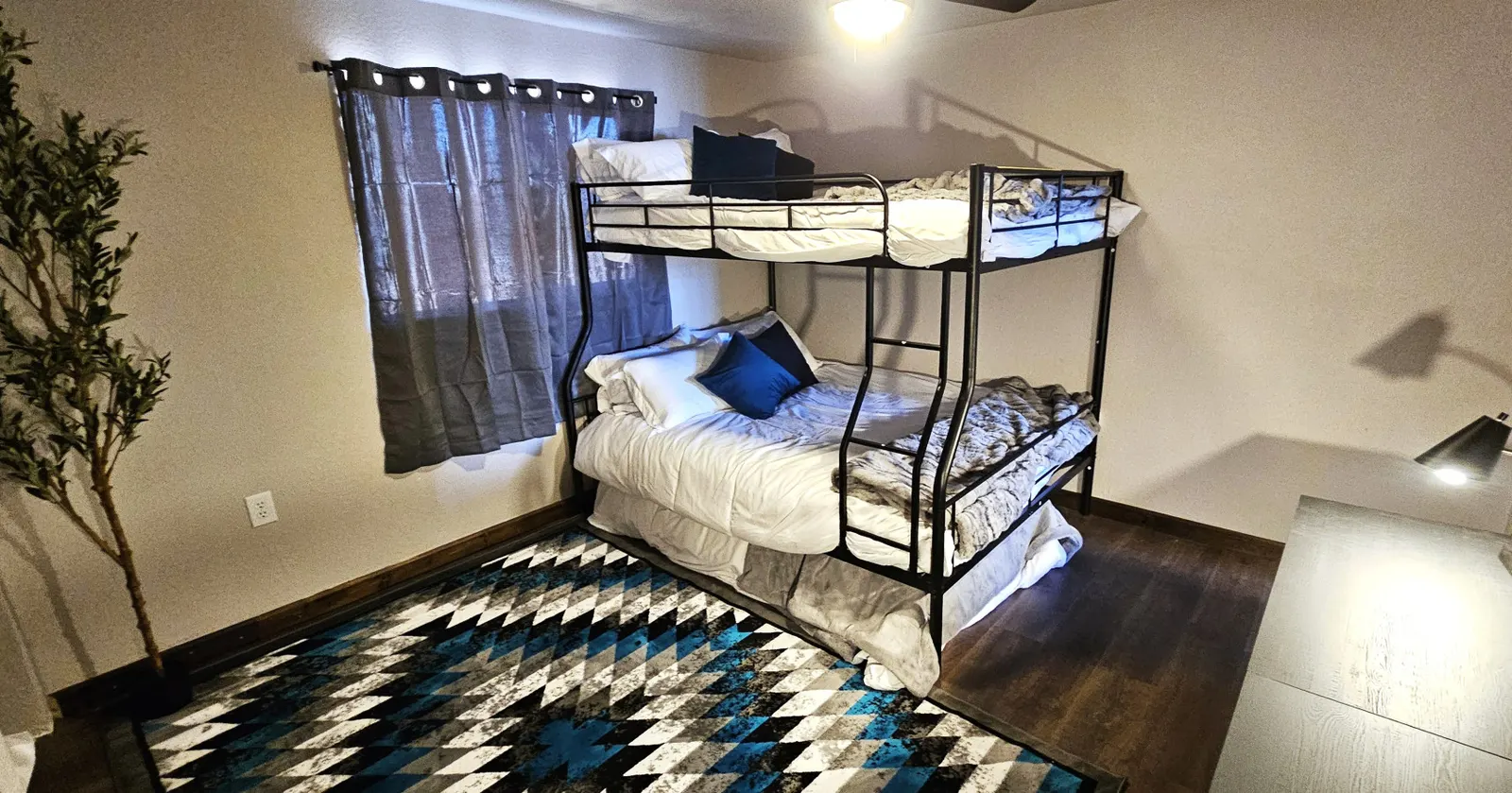 3Bd, King, Brkfst, Boat Parking, Washer/Dryer, Sleeps 11, BBQ, Unit 123 12