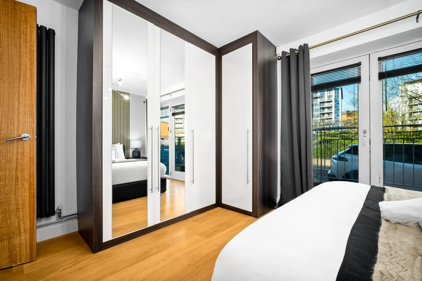 City Centre Apartment - Balcony - On Street Parking - Smart Tv & Neflix 10