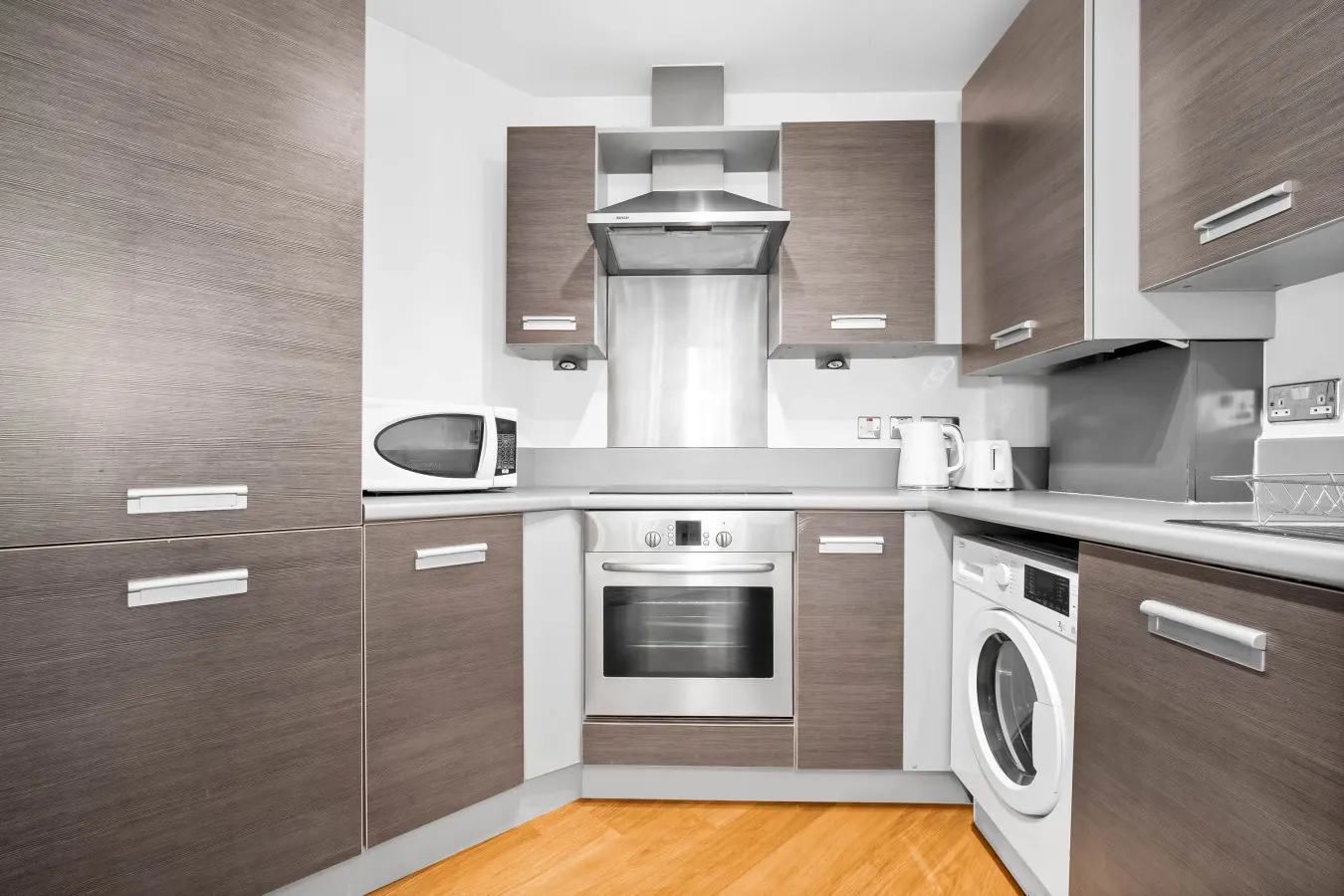 City Centre Apartment - Balcony - On Street Parking - Smart Tv & Neflix 13