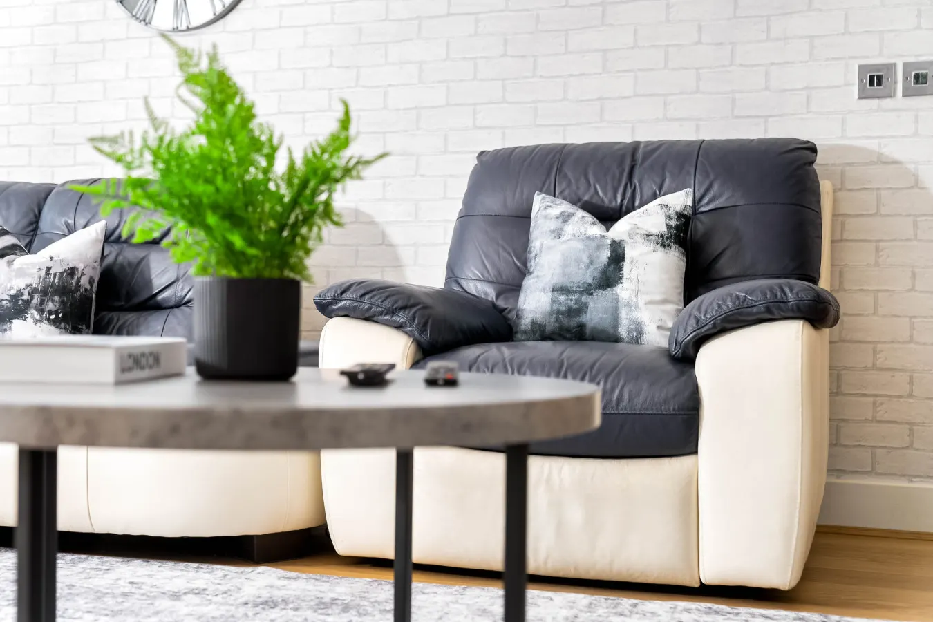 City Centre Apartment - Balcony - On Street Parking - Smart Tv & Neflix 14