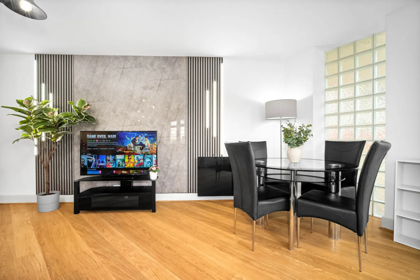 City Centre Apartment - Balcony - On Street Parking - Smart Tv & Neflix 16