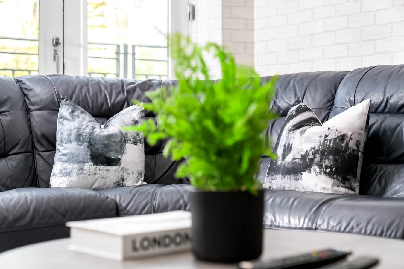 City Centre Apartment - Balcony - On Street Parking - Smart Tv & Neflix 20