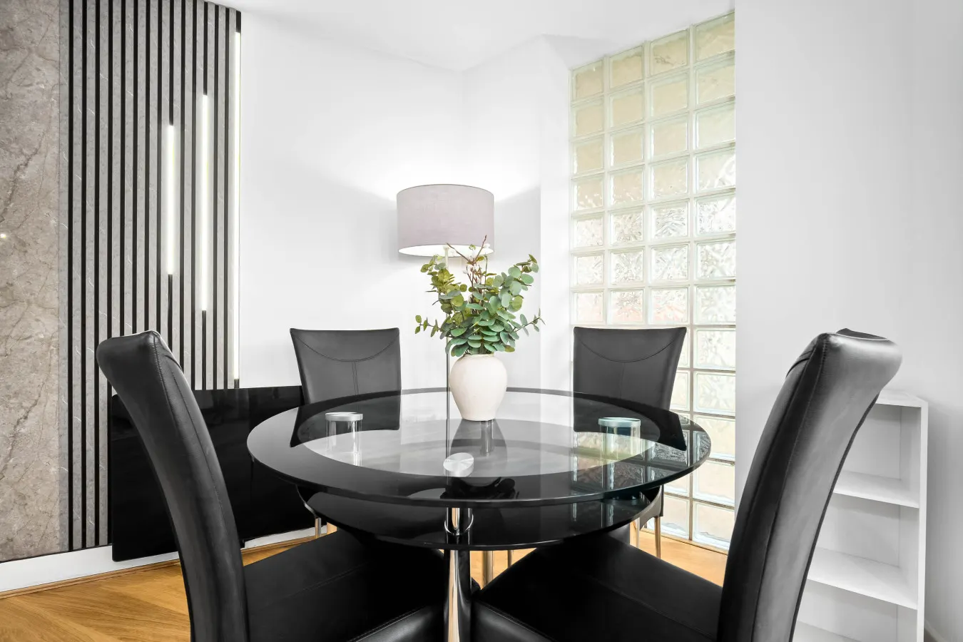 City Centre Apartment - Balcony - On Street Parking - Smart Tv & Neflix — photo 4