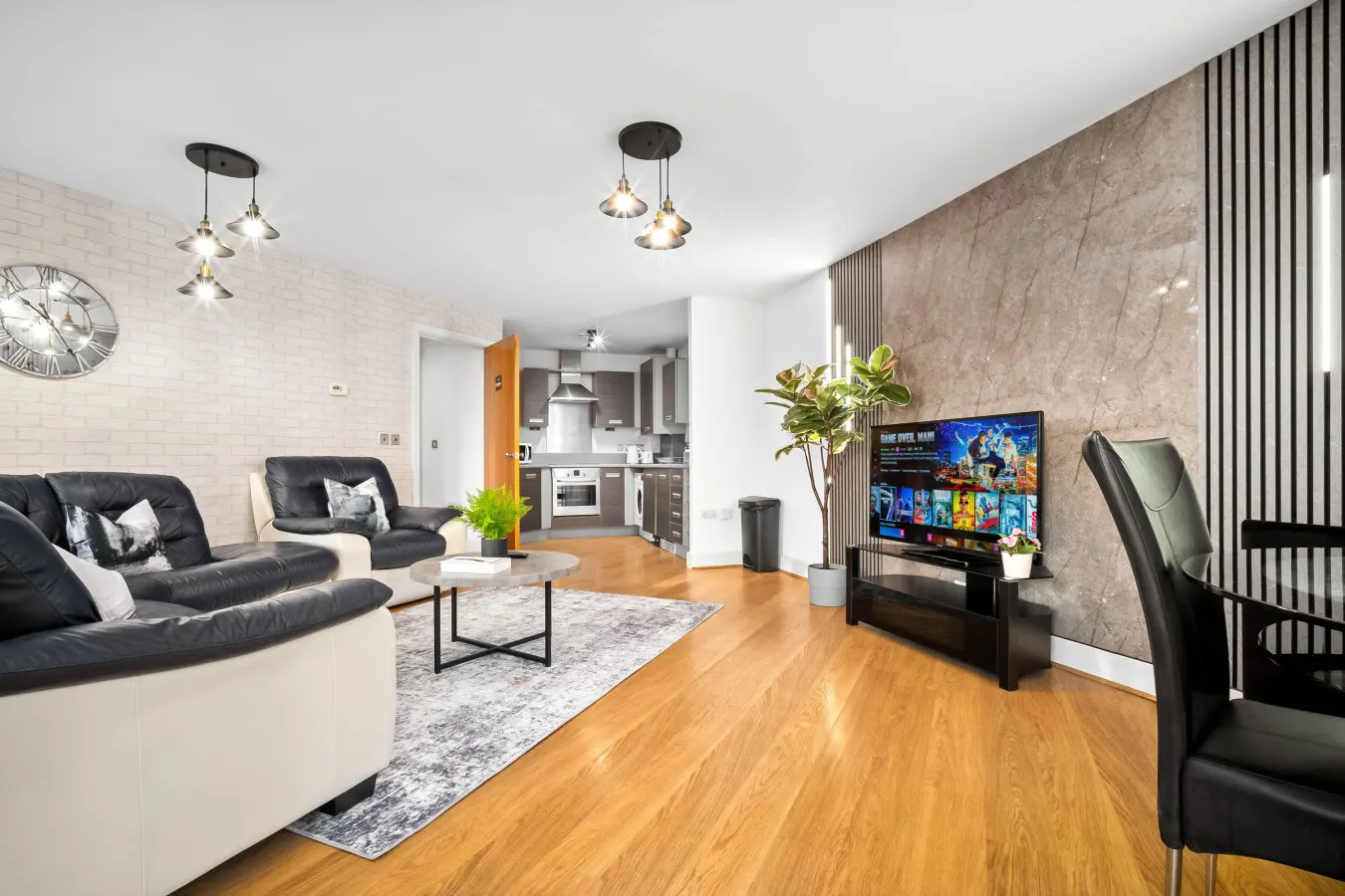 City Centre Apartment - Balcony - On Street Parking - Smart Tv & Neflix — photo 5