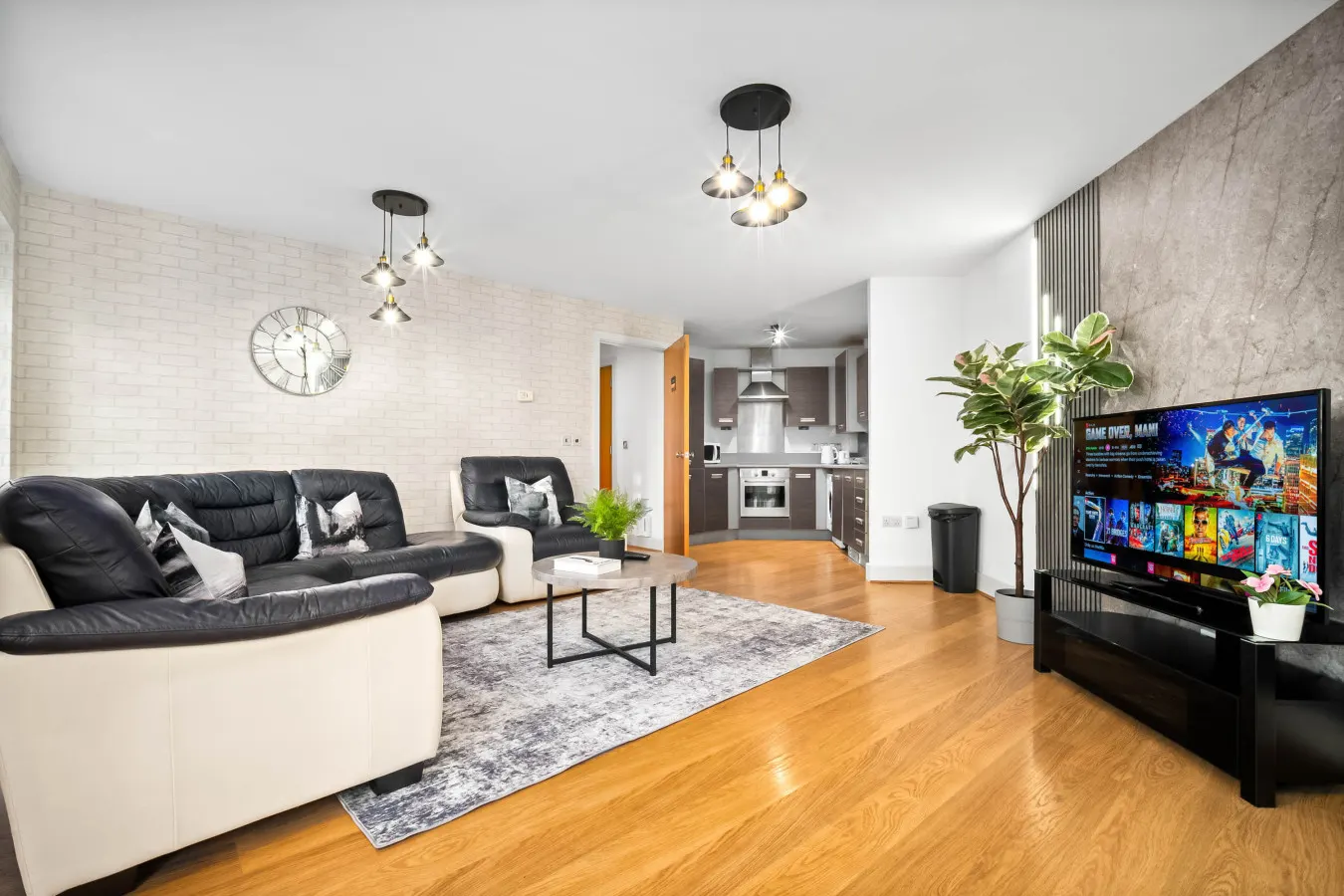 City Centre Apartment - Balcony - On Street Parking - Smart Tv & Neflix 7