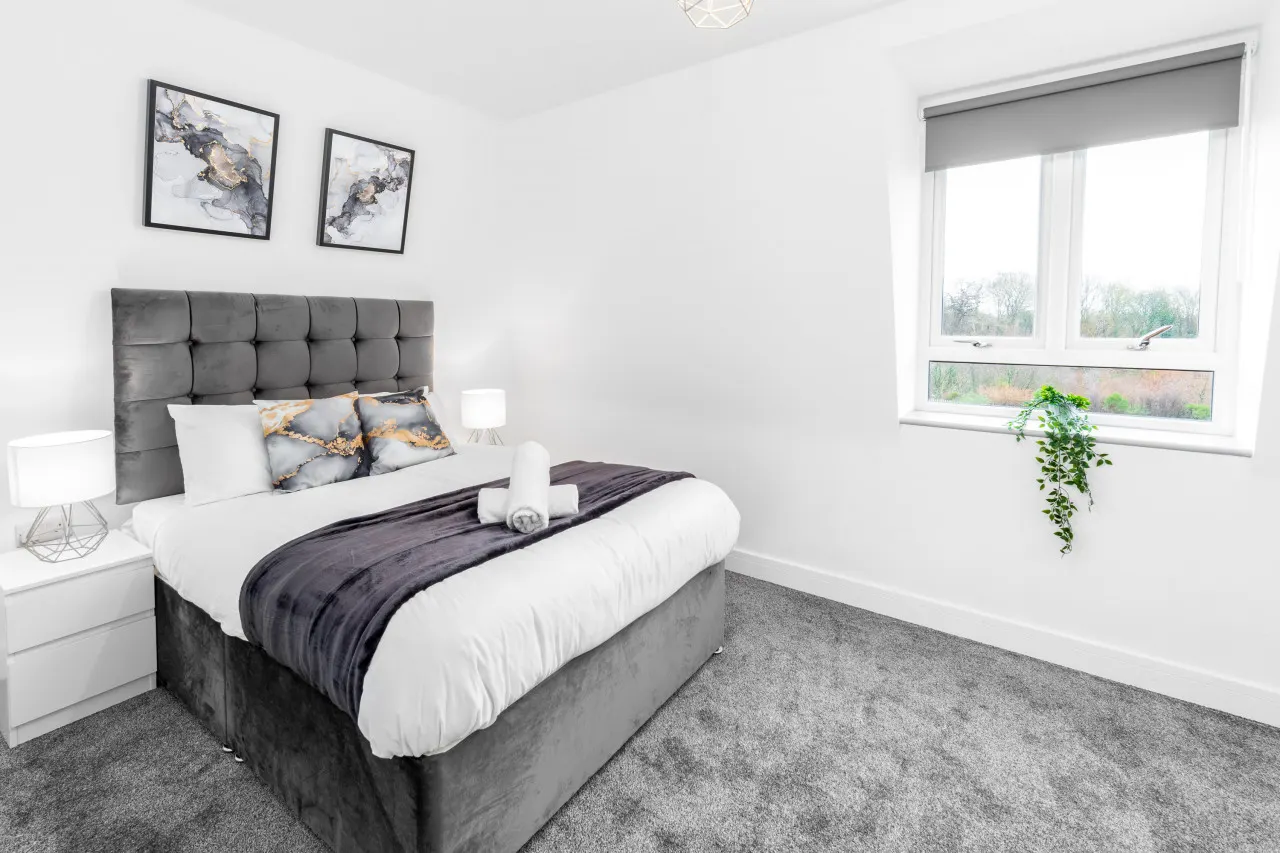 The Marsons Collection - Two Bed - Balcony - Parking - Smethwick 10
