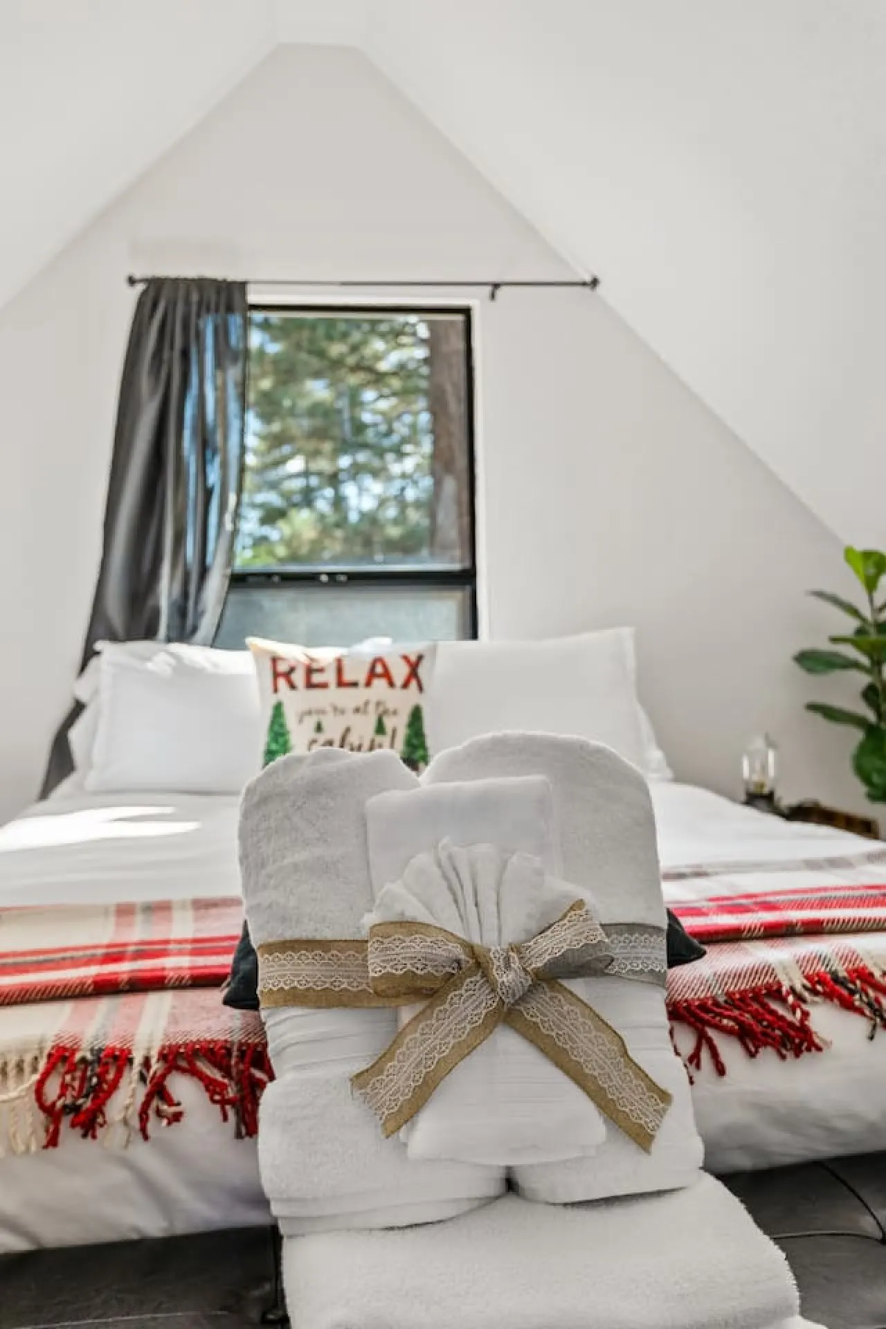 Cozy Chic 2BR Bear Sky Cabin & Easy Parking 12