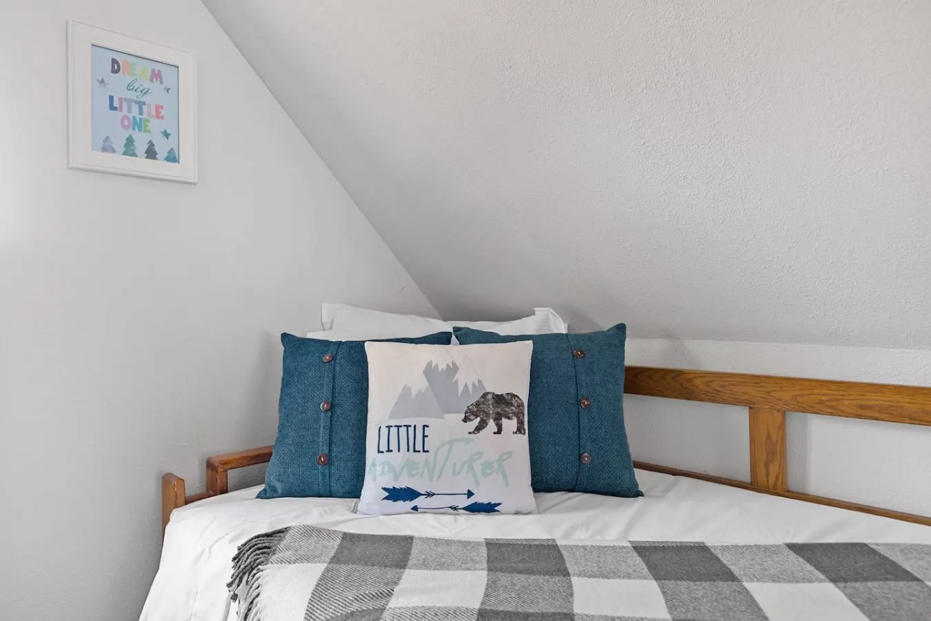 Cozy Chic 2BR Bear Sky Cabin & Easy Parking 17