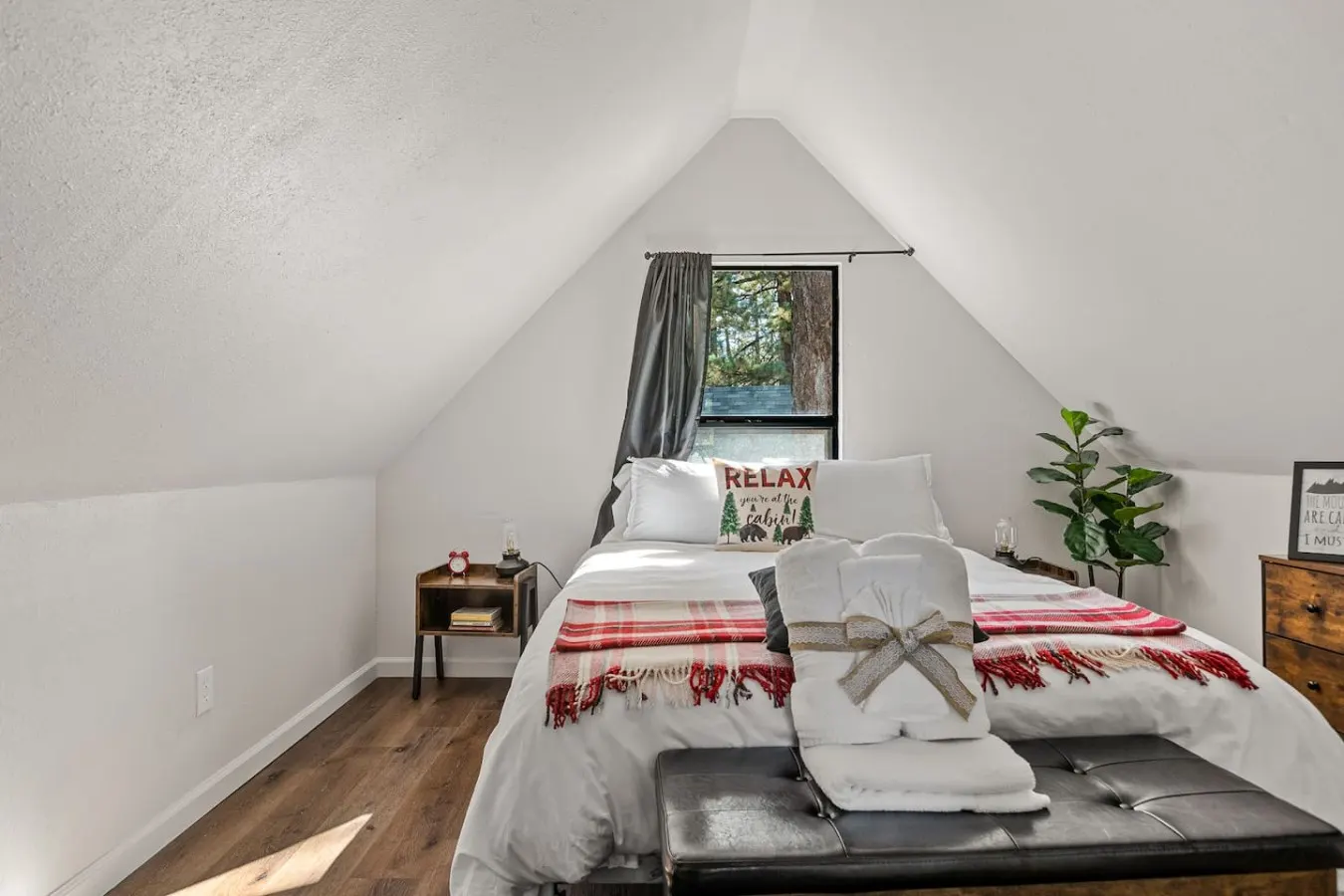 Cozy Chic 2BR Bear Sky Cabin & Easy Parking 3
