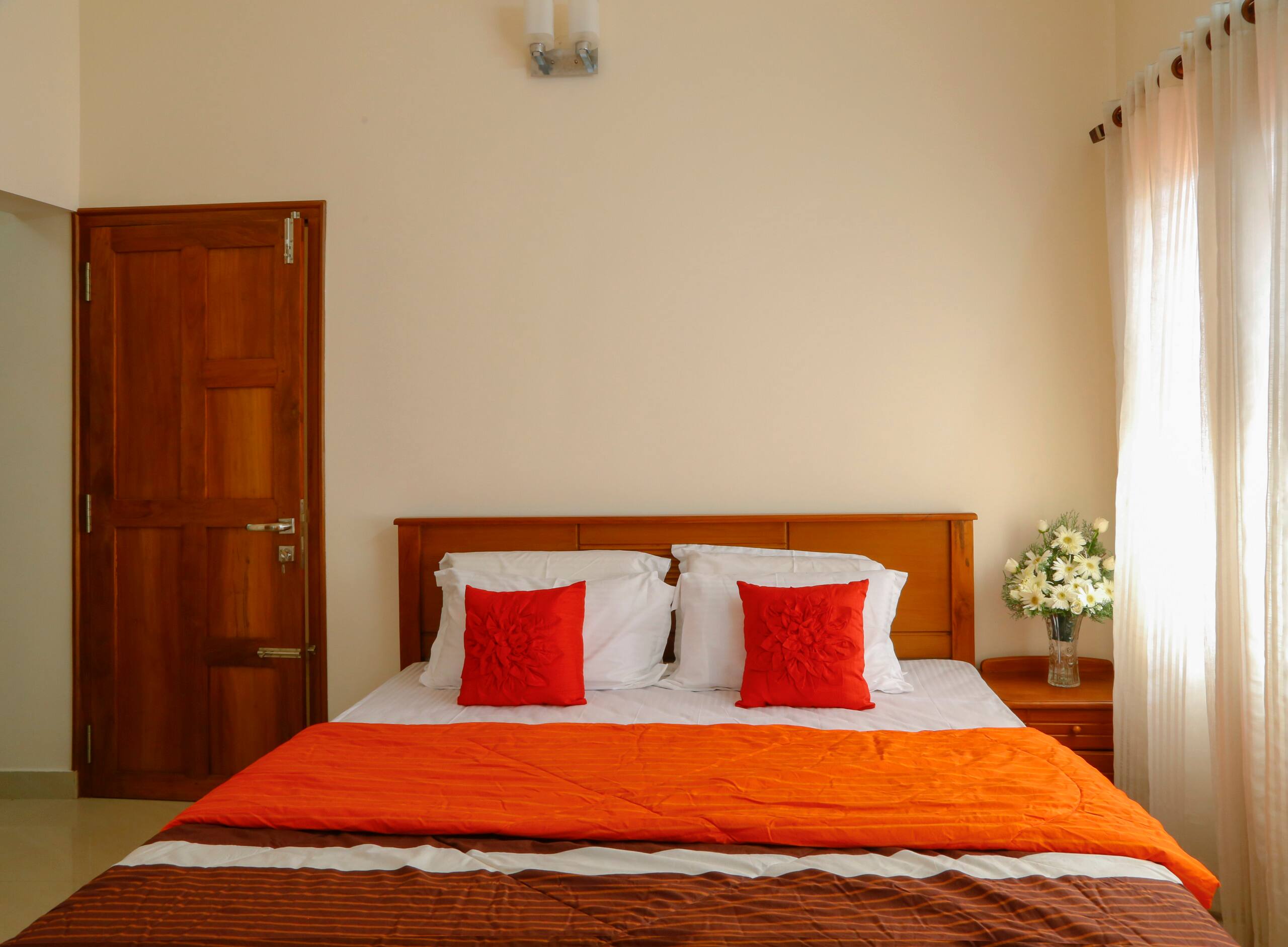 Lake View (Entire) Home in Kochi (River Whisper) 17