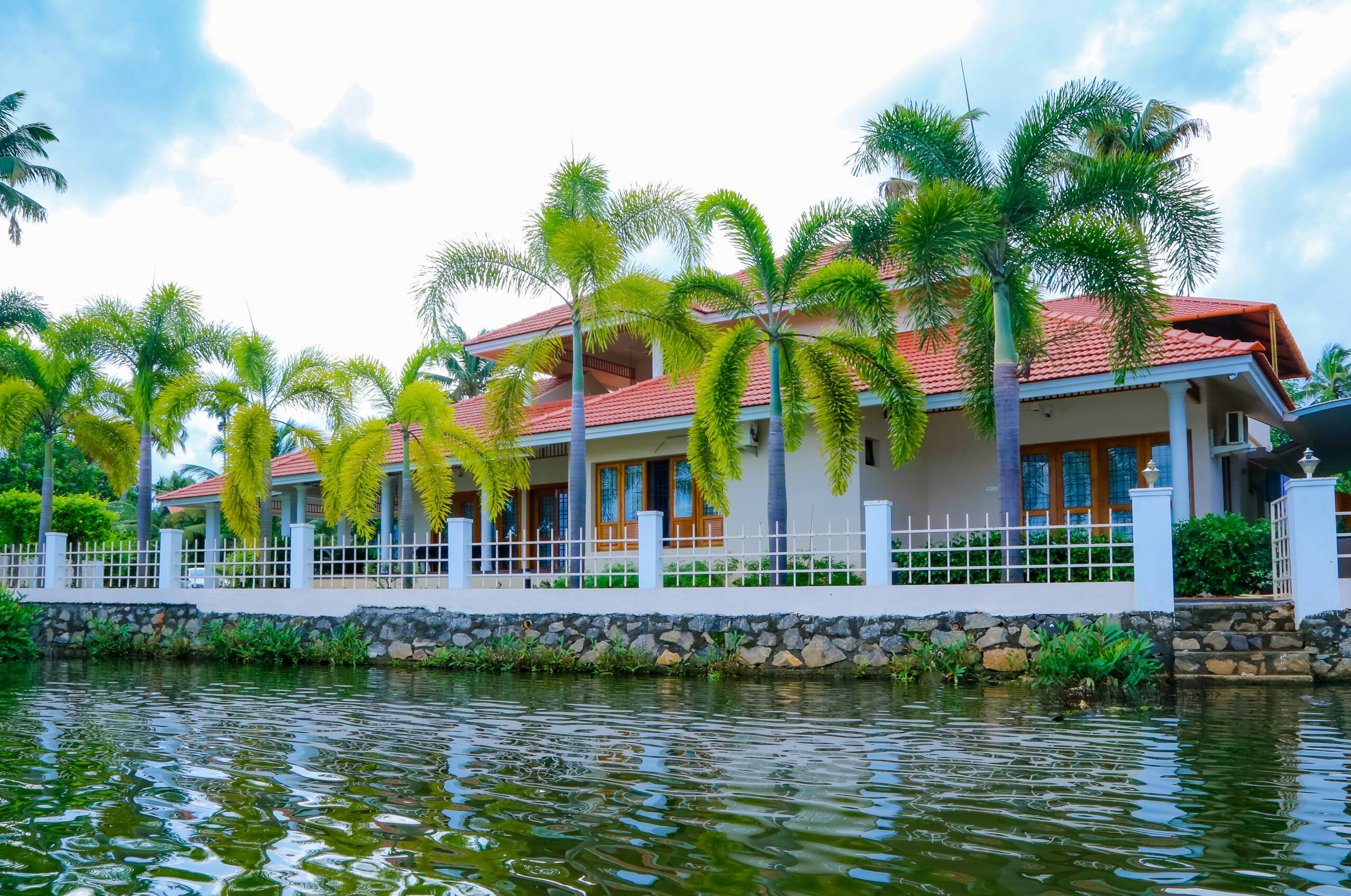Lake View (Entire) Home in Kochi (River Whisper) 29