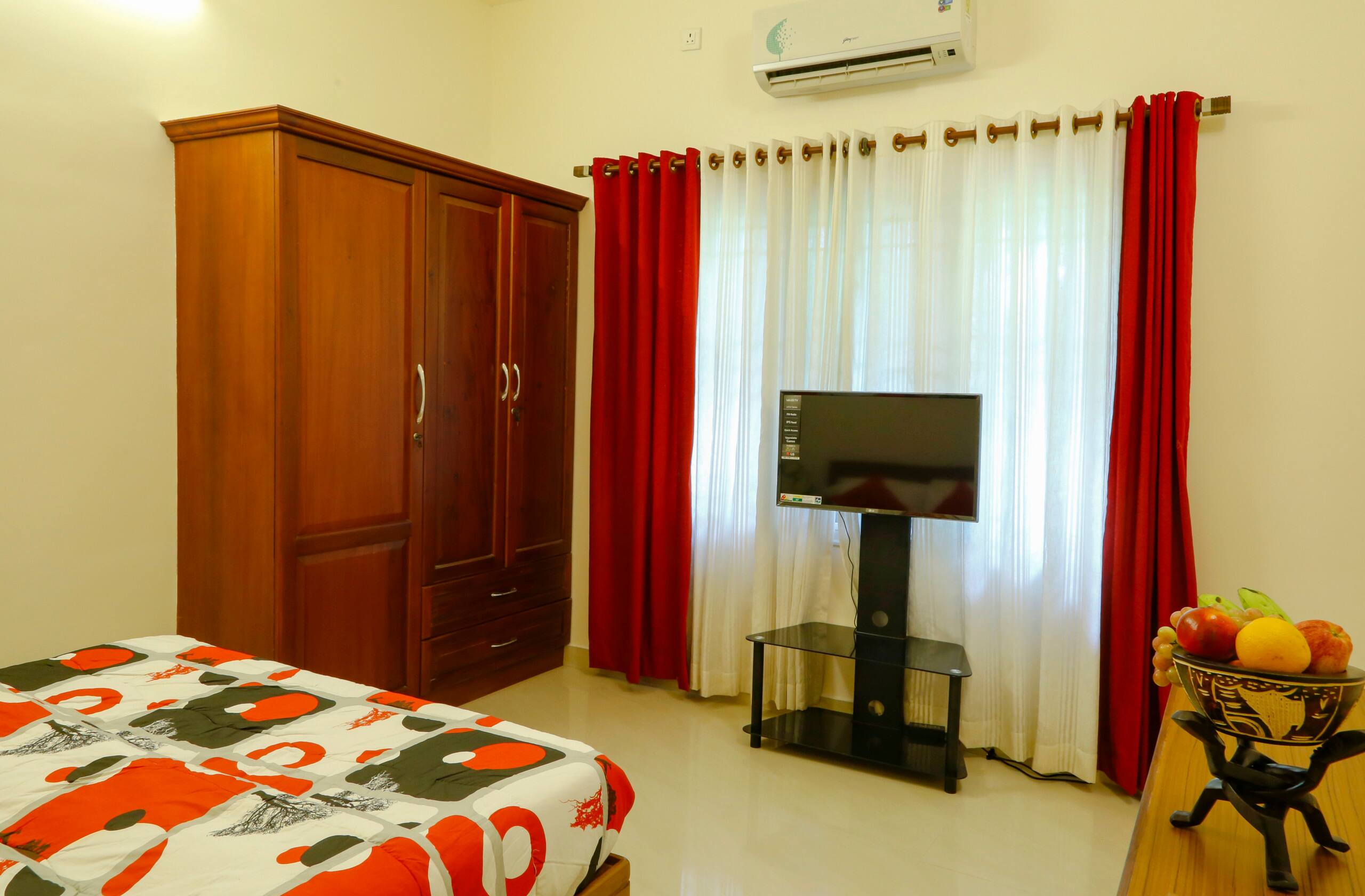 Lake View (Entire) Home in Kochi (River Whisper) 14