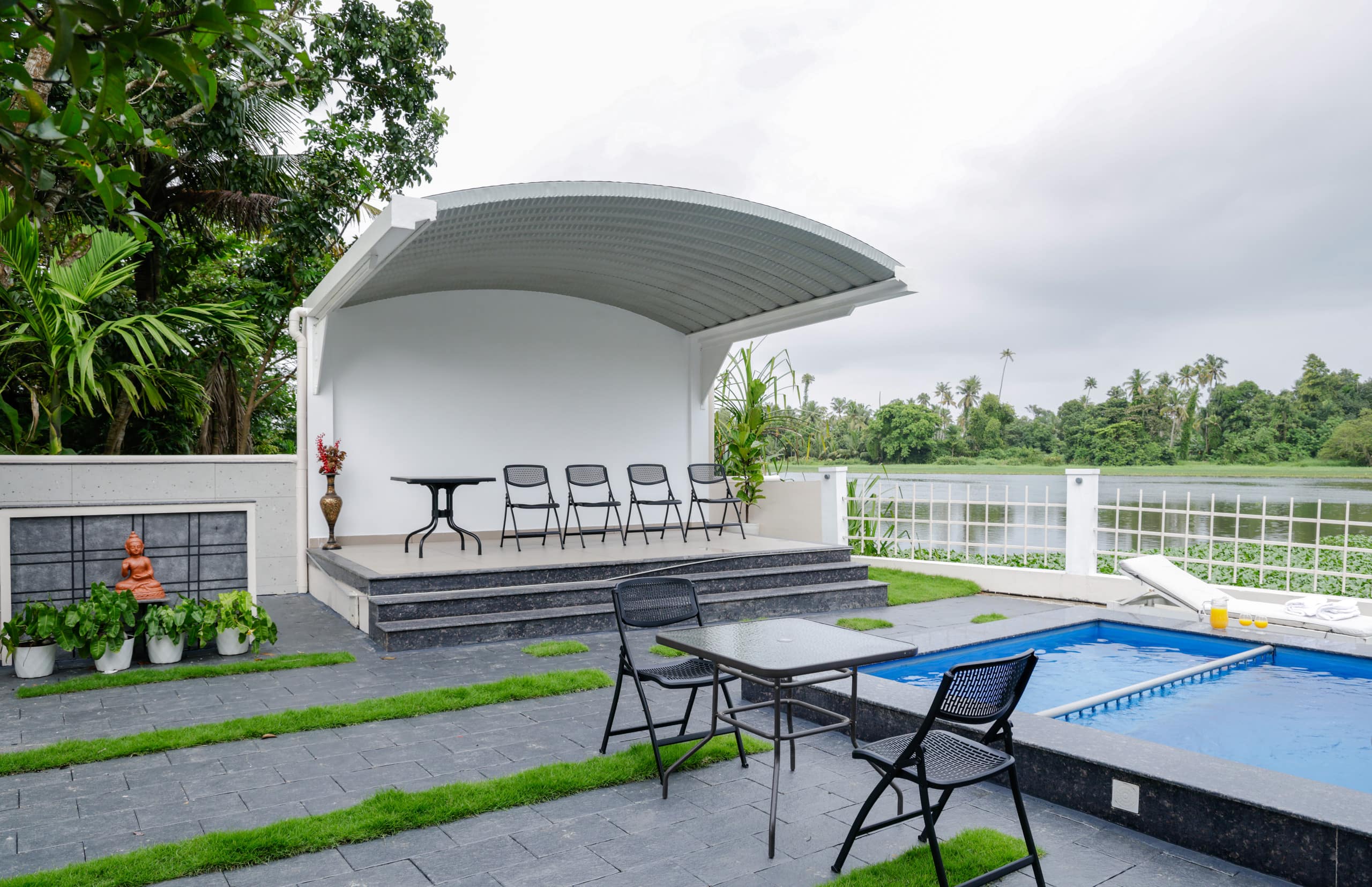 Lake View (Entire) Home in Kochi (River Whisper) 38