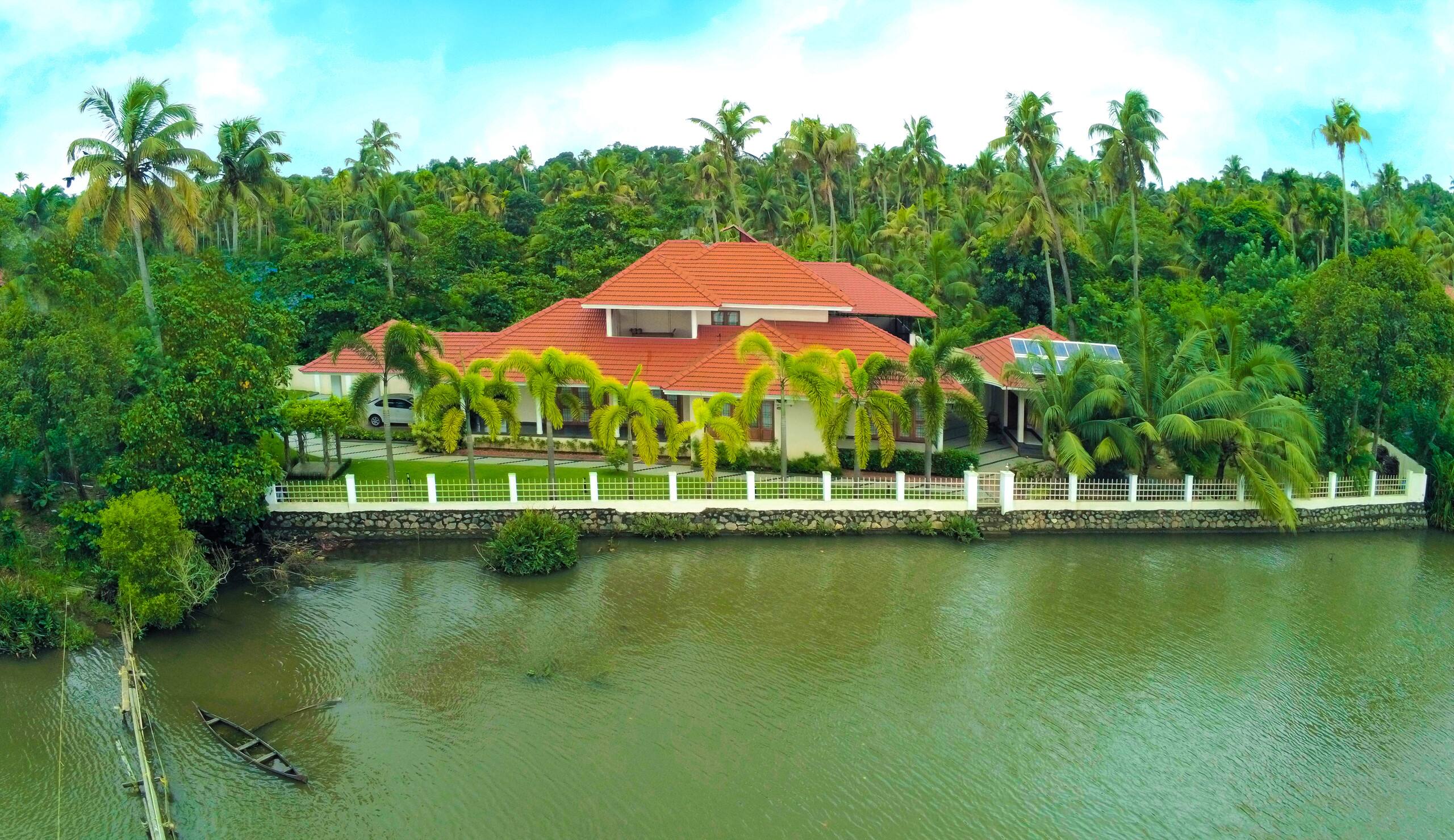 Lake View (Entire) Home in Kochi (River Whisper) 31