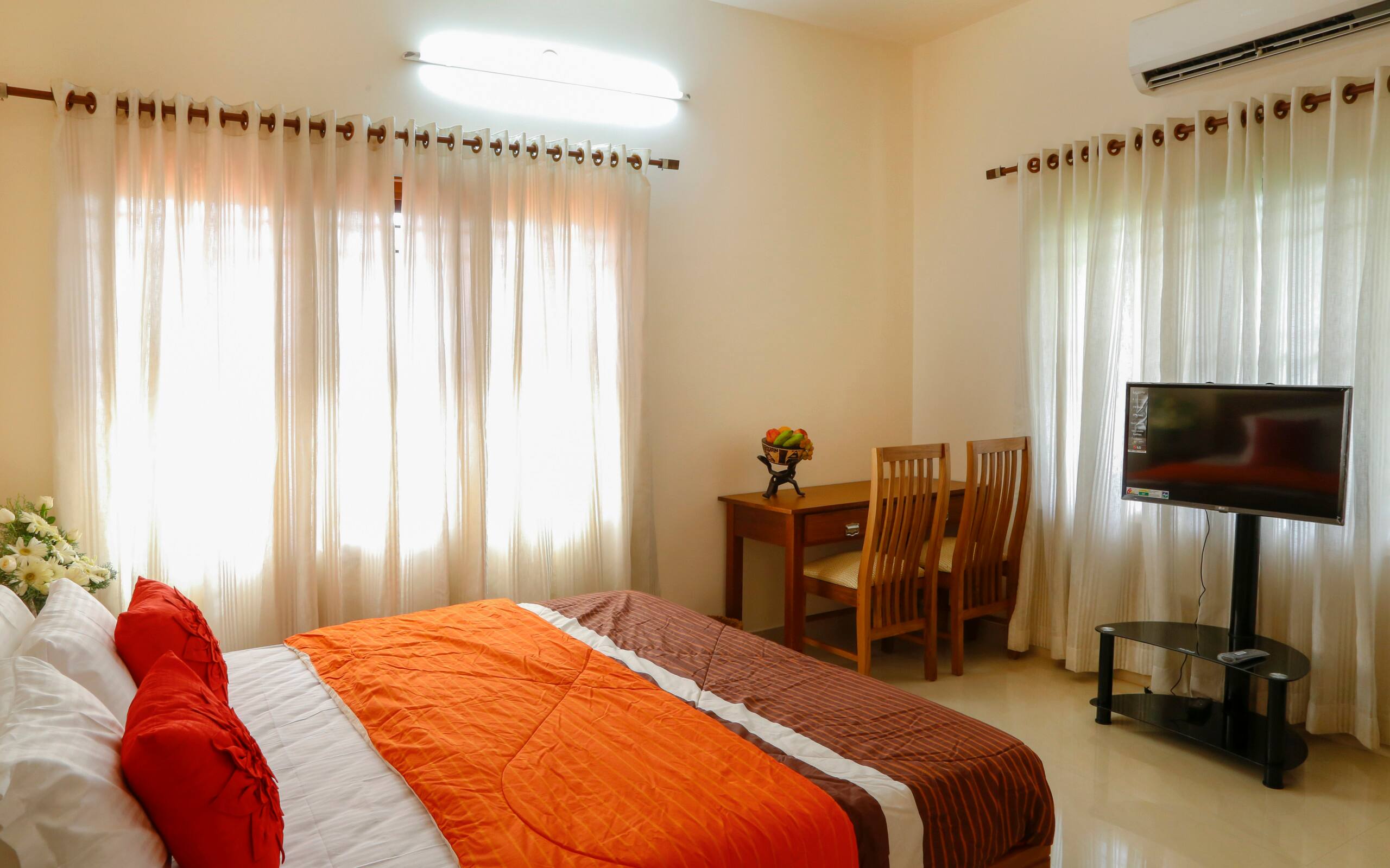 Lake View (Entire) Home in Kochi (River Whisper) 19