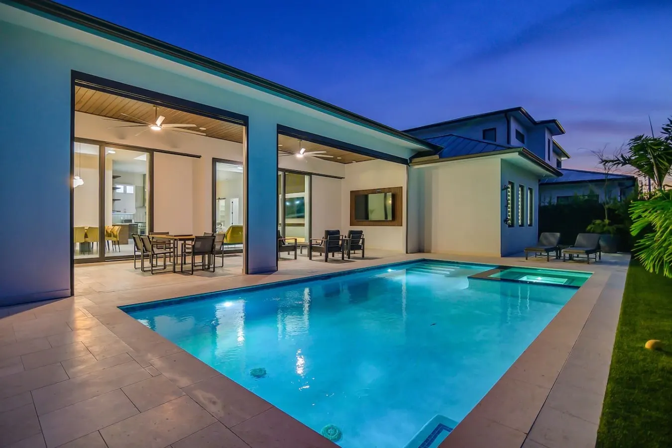 A Morningside Luxury Escape - New Build-Pool & Spa