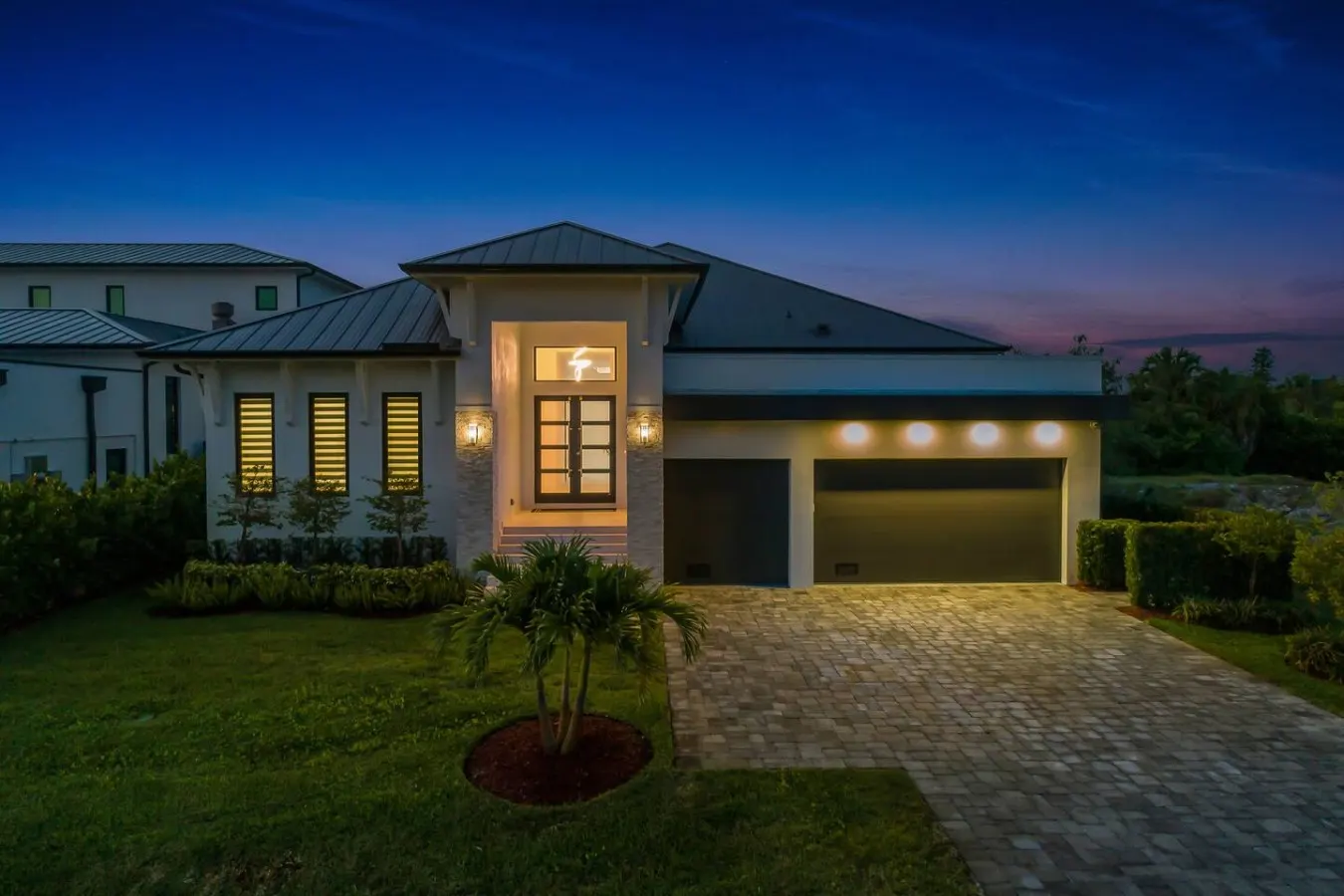 A Morningside Luxury Escape - New Build-Pool & Spa 11