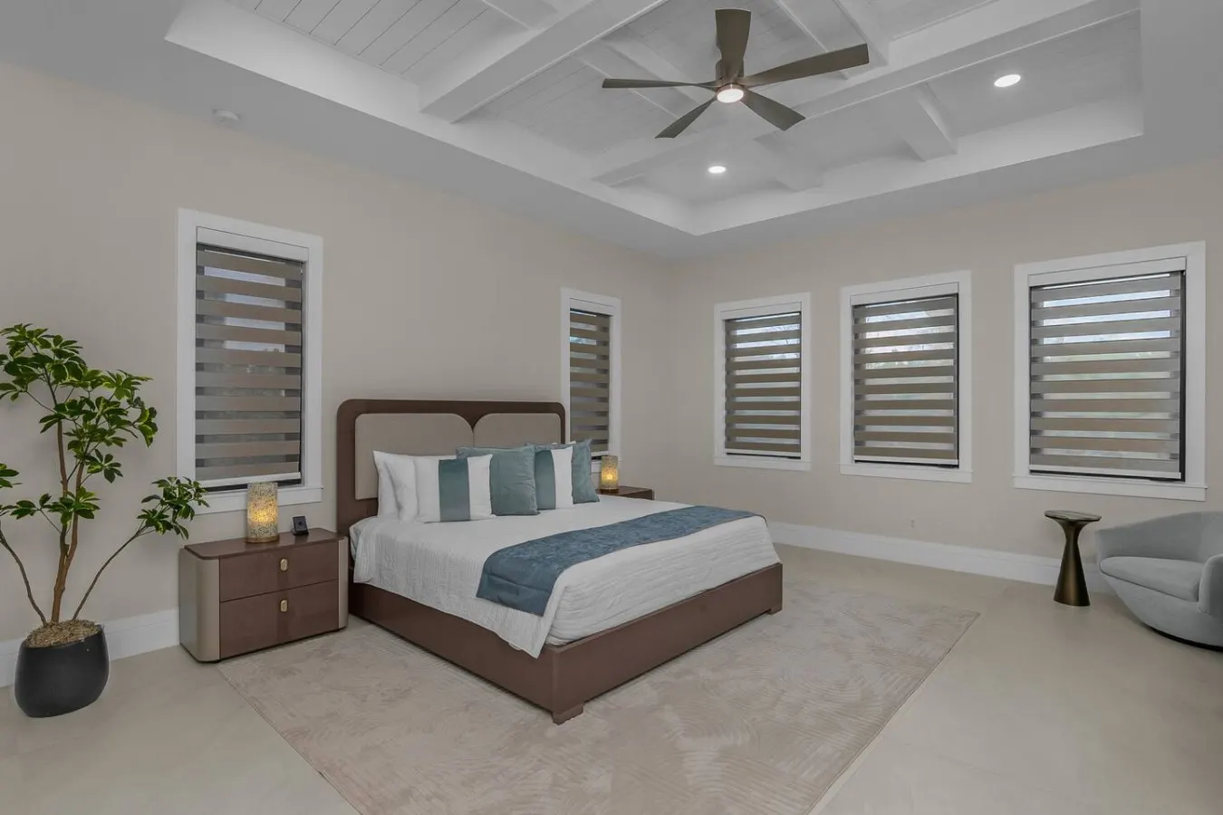 A Morningside Luxury Escape - New Build-Pool & Spa 6