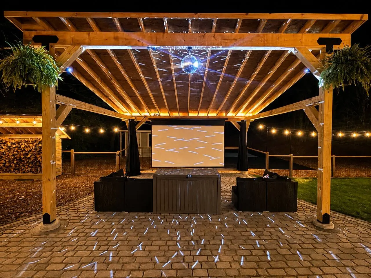 Colorful Escape -Cinema, Hot tub, Sauna&Pickleball 6