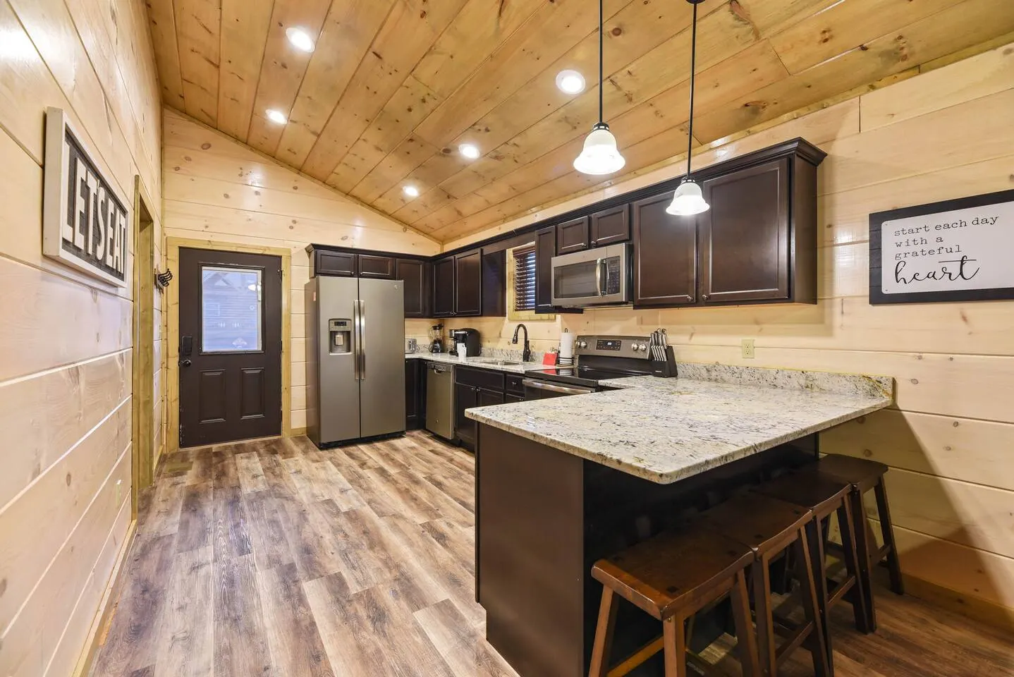 4BD-2BH-Pool Community-Hottub-Parking-Wifi 10