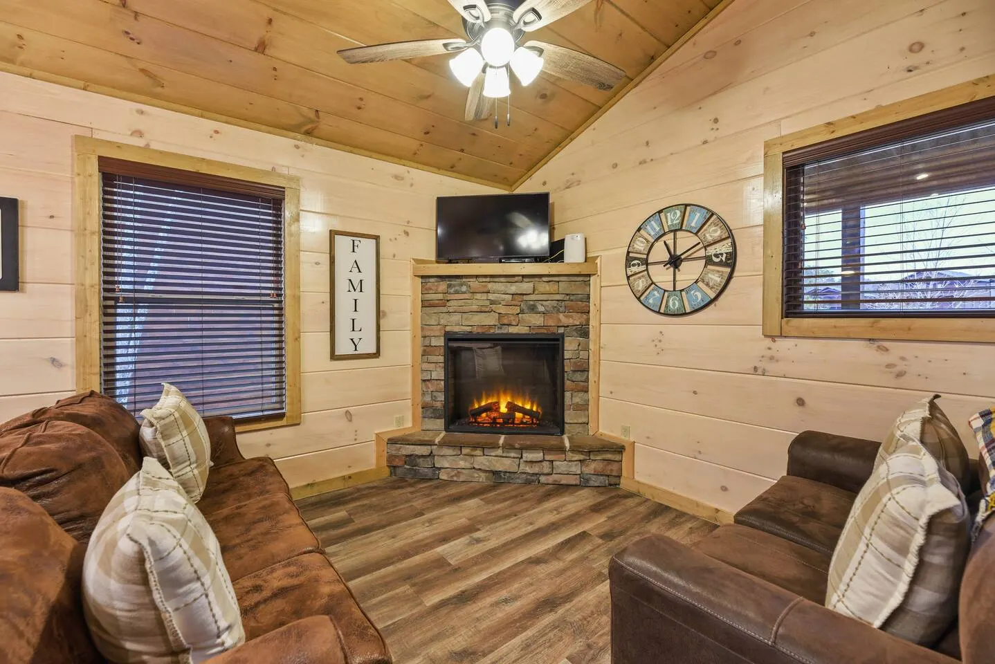 4BD-2BH-Pool Community-Hottub-Parking-Wifi — photo 3