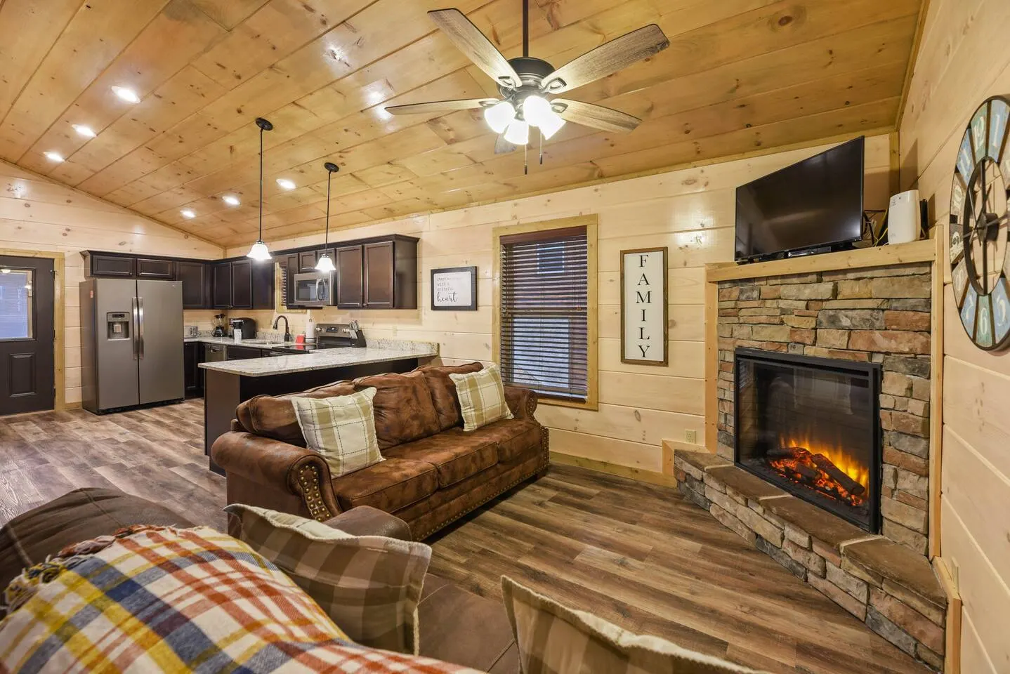 4BD-2BH-Pool Community-Hottub-Parking-Wifi 8