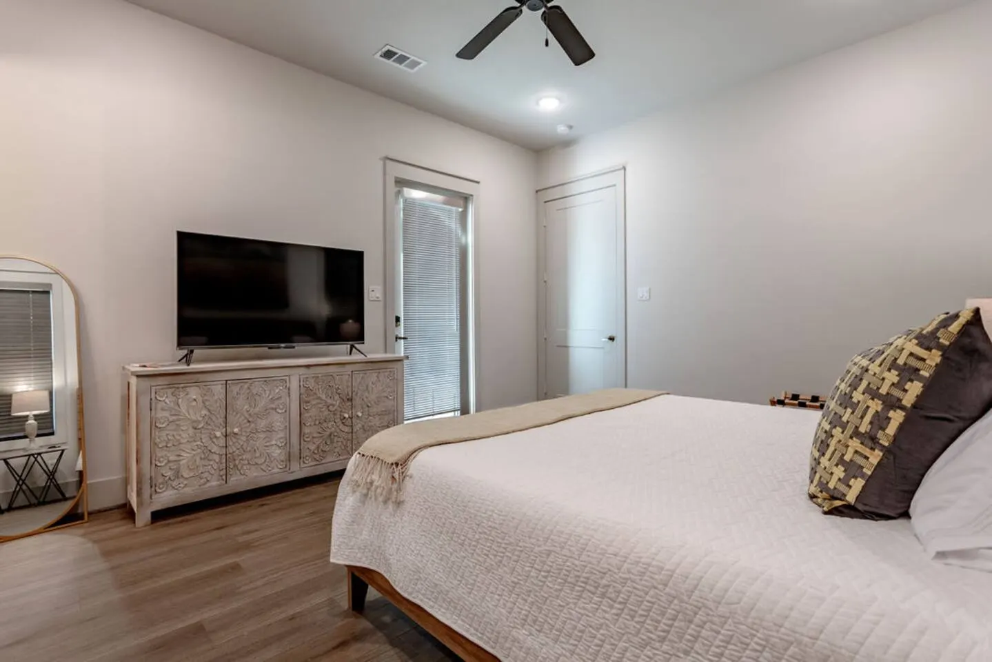 New & Downtown! The Bear Claw 13