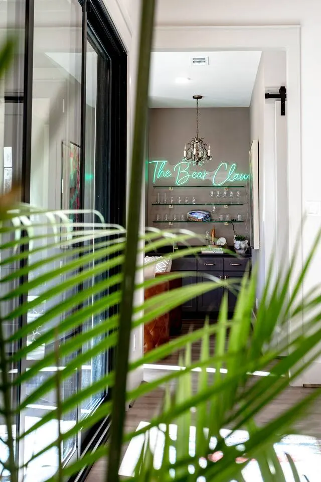 New & Downtown! The Bear Claw 19