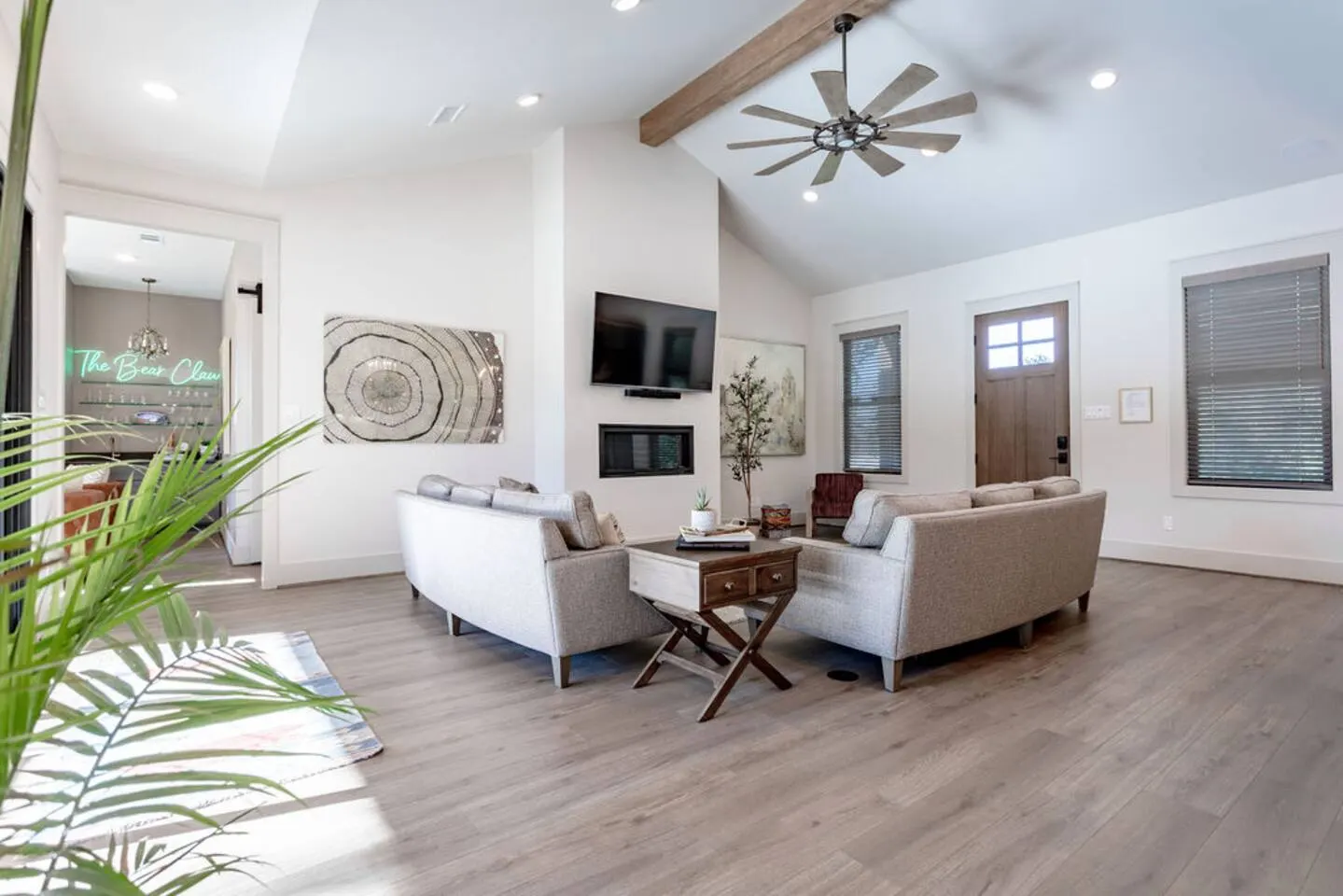 New & Downtown! The Bear Claw 7