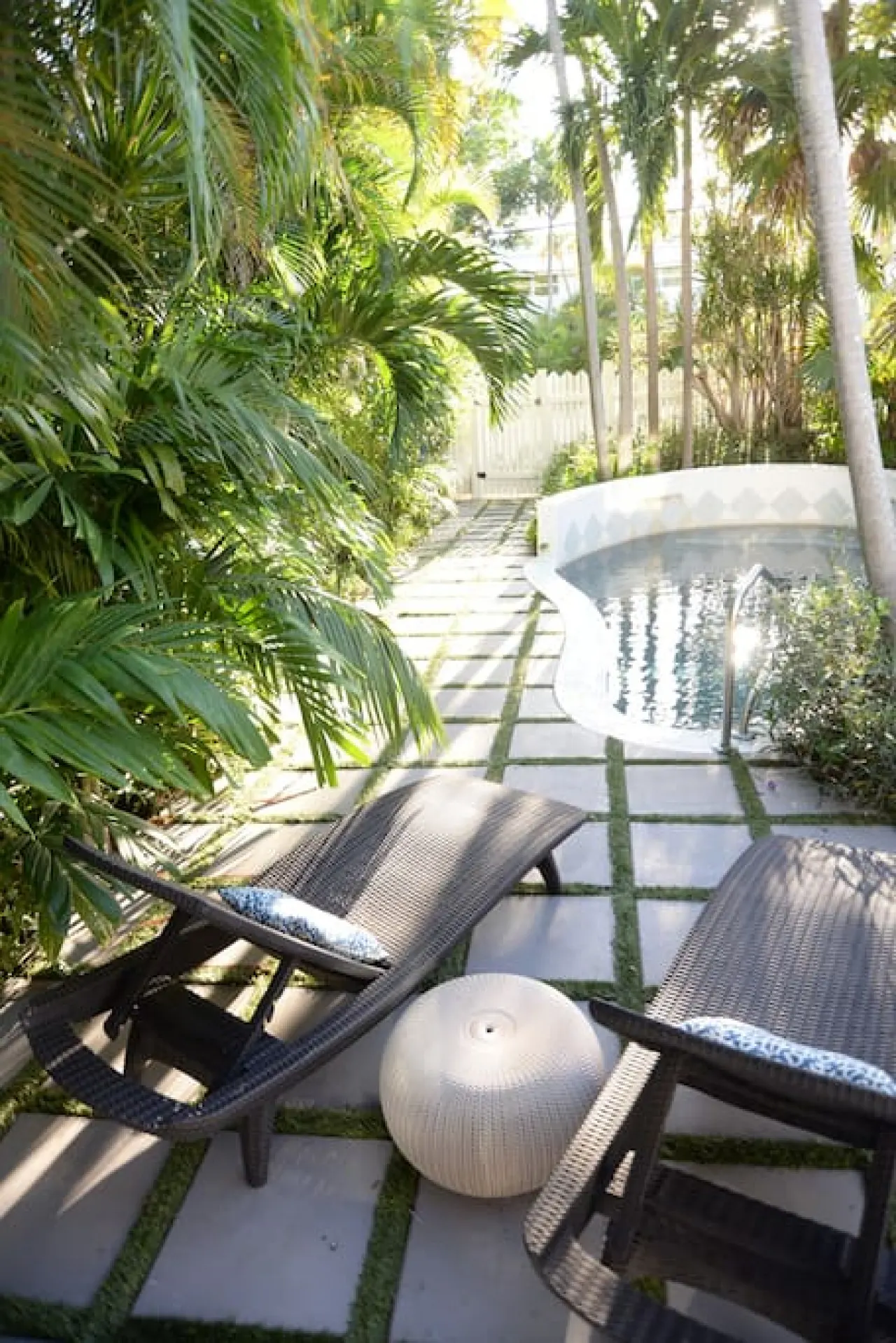 Fools Paradise - walk to Duvall+private pool+ Higgs Beach