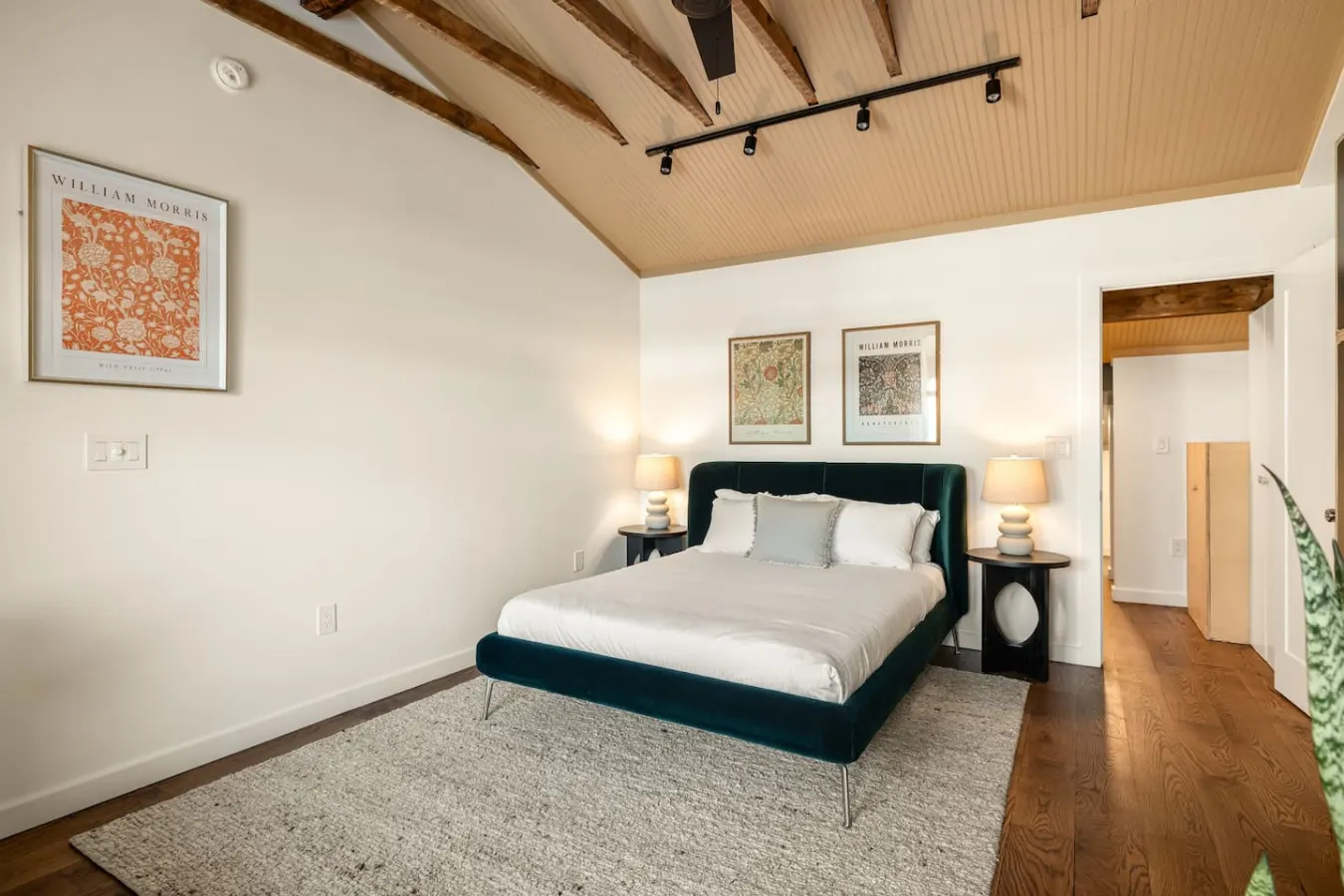 Lux Washington Park Rooftop Patio Free Parking 12
