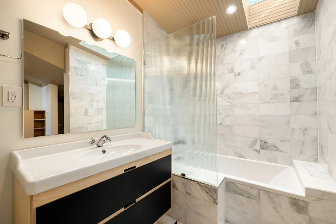 Lux Washington Park | Rooftop Patio | Free Parking — foto 3