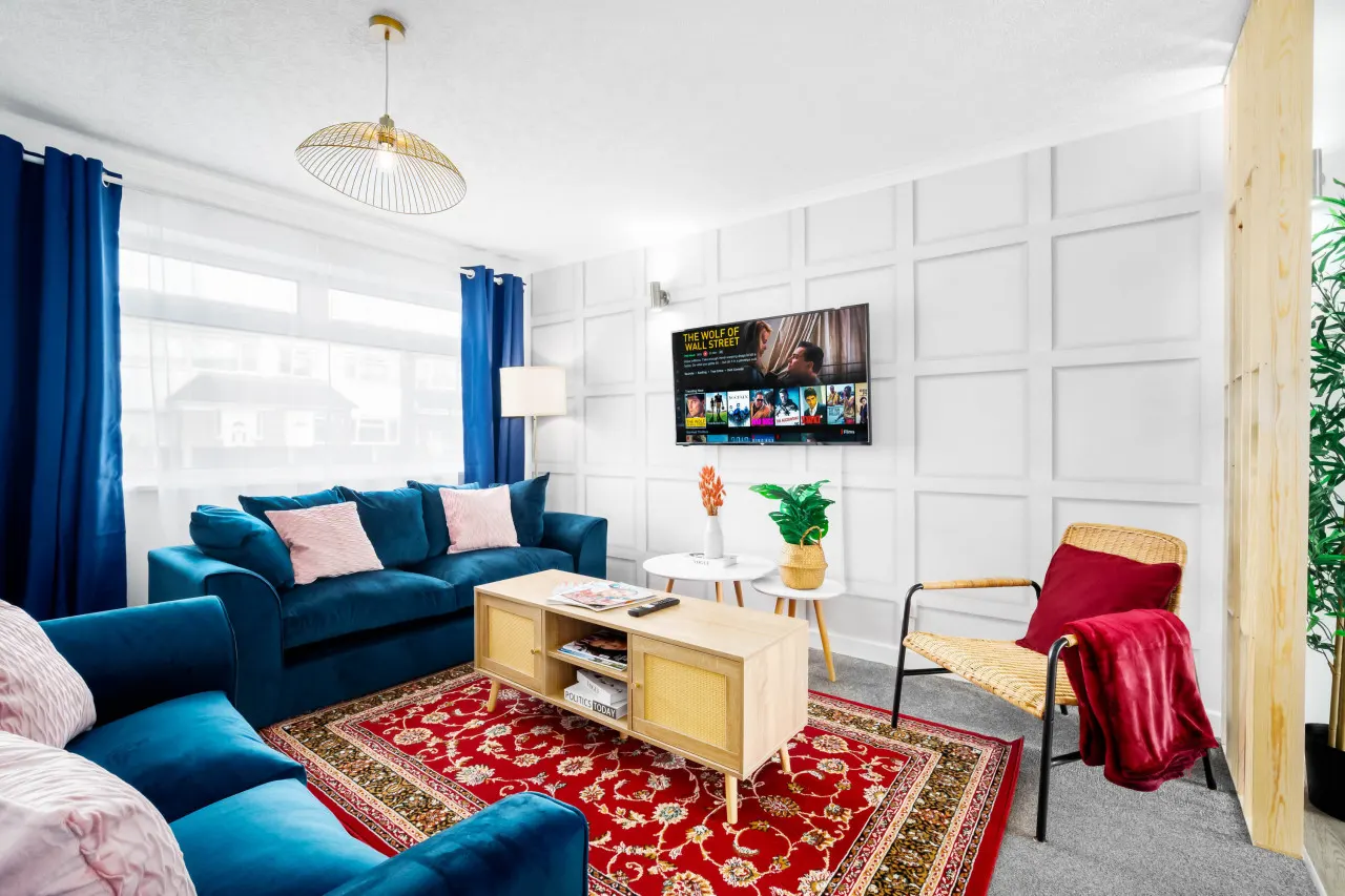 Stylish 3 Bedroom House - Parking - Garden 14