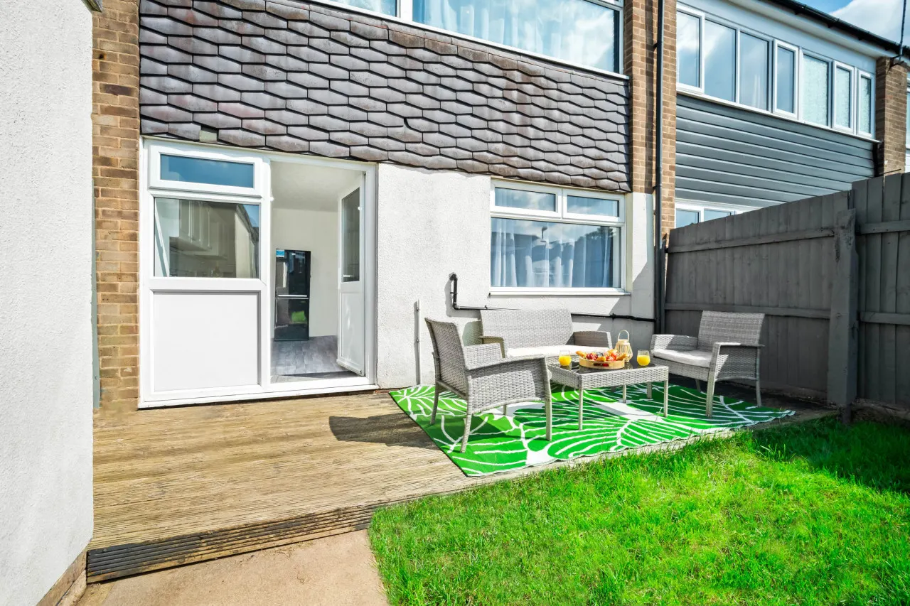 Stylish 3 Bedroom House - Parking - Garden 17