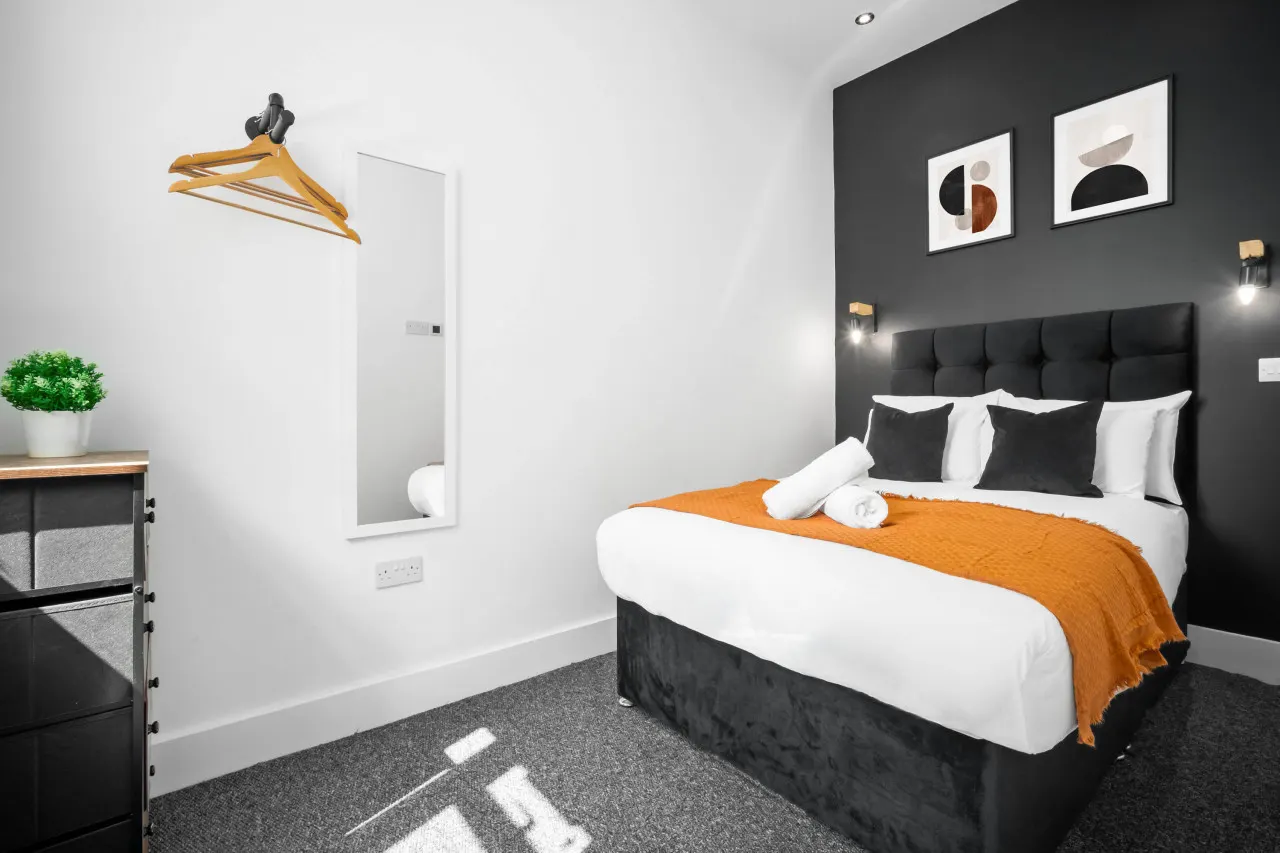 Modern Apartment - On Street Parking - Rowley Regis 10