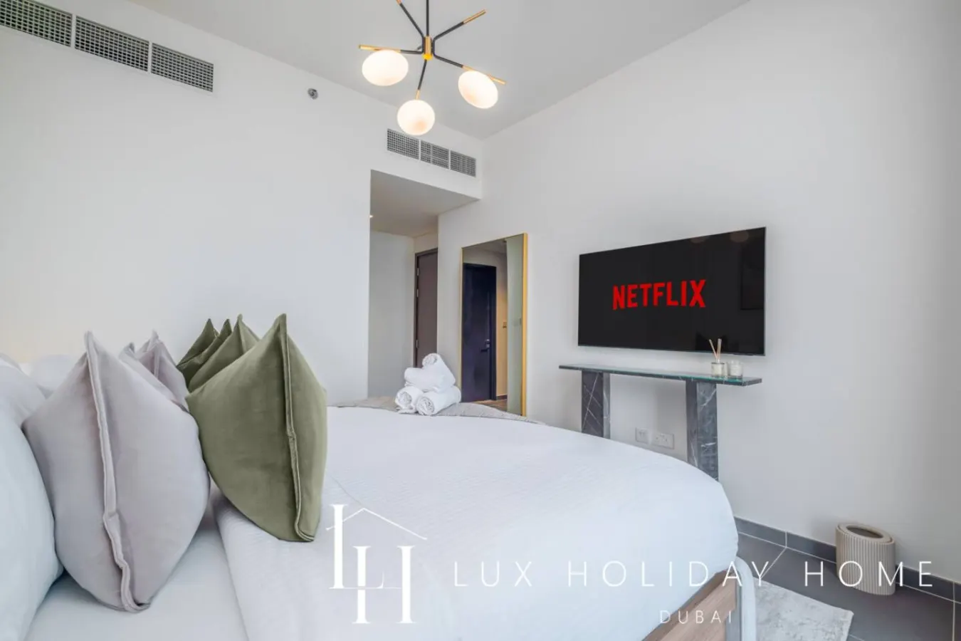 LUX The Dubai Creek Edge Suite 16