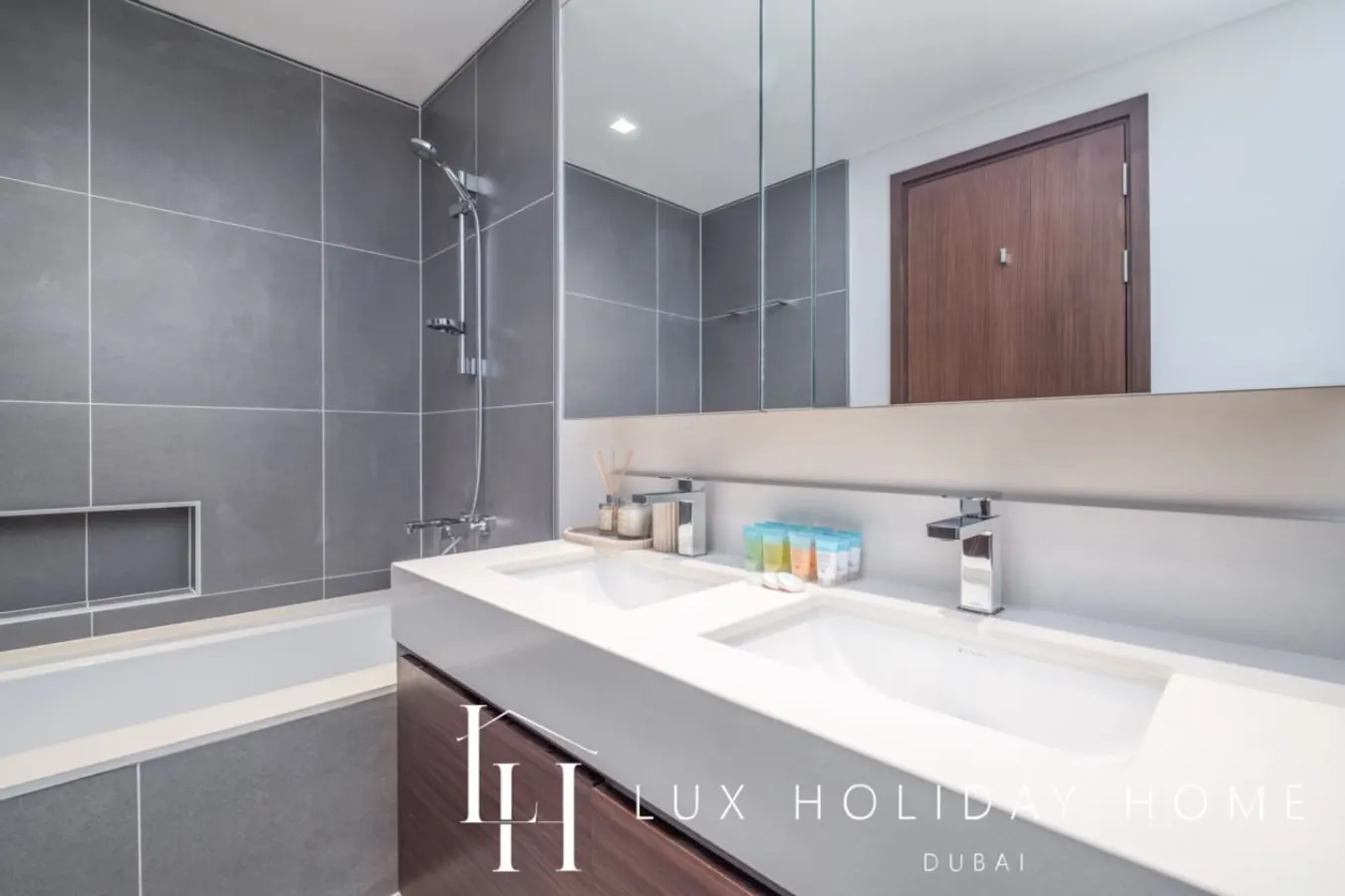LUX The Dubai Creek Edge Suite 17