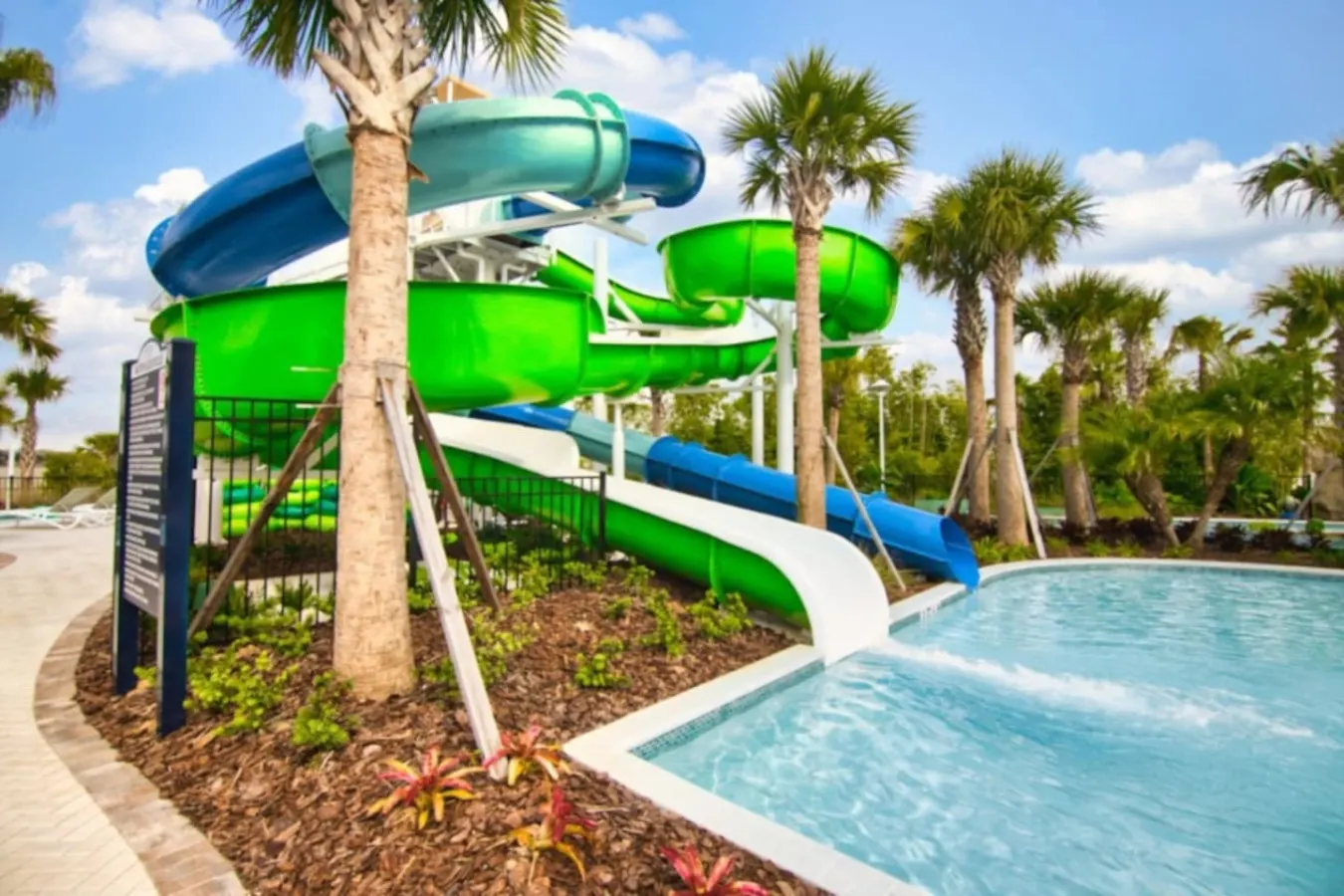 Spacious 10-Bedroom Home – Ideal for Large Families & Groups, with Private Pool! 🏡👨‍👩‍👧‍👦🍽️