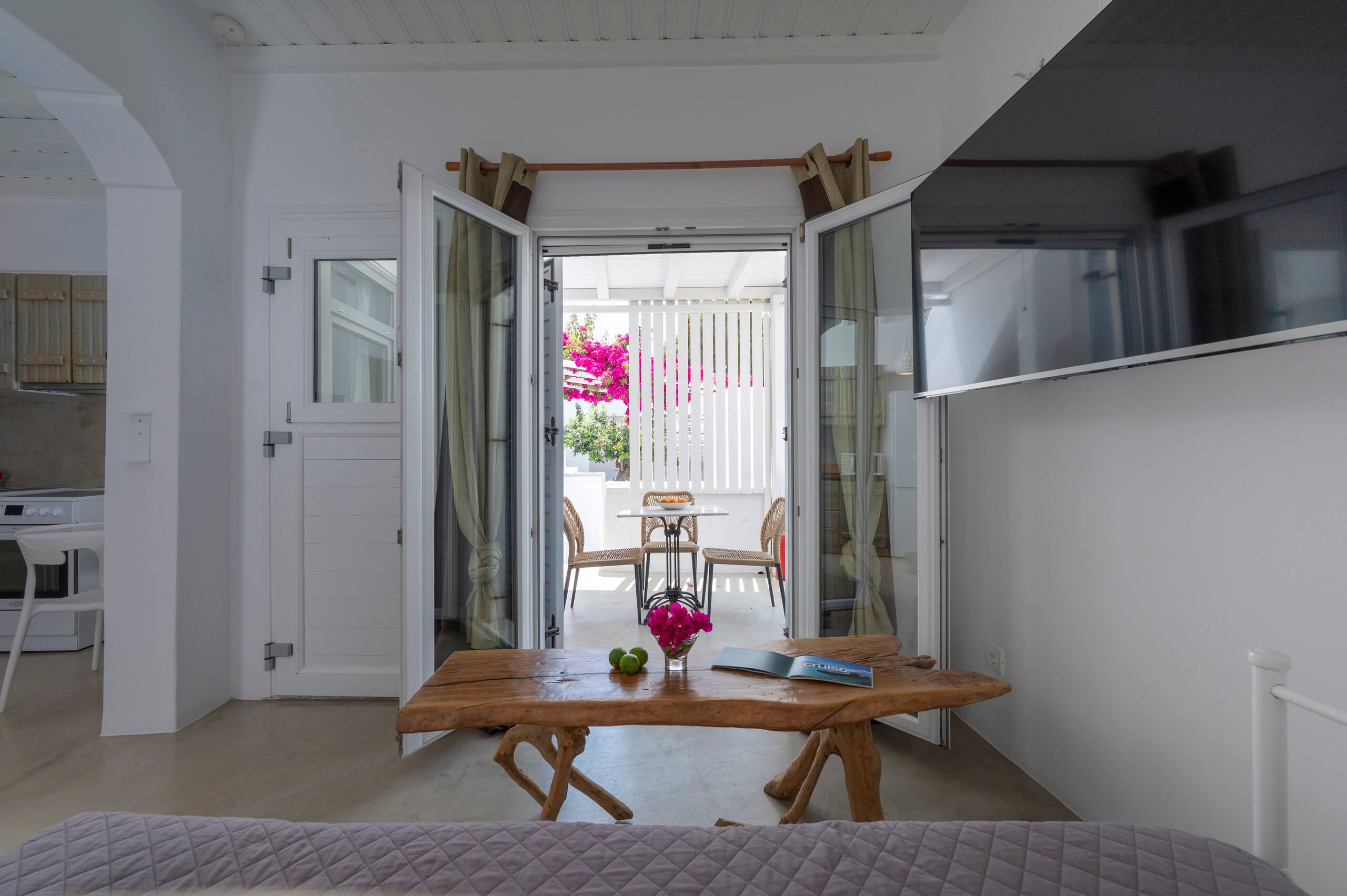 Side Sea View Apartment w Balcony | Flaskos Suites 10
