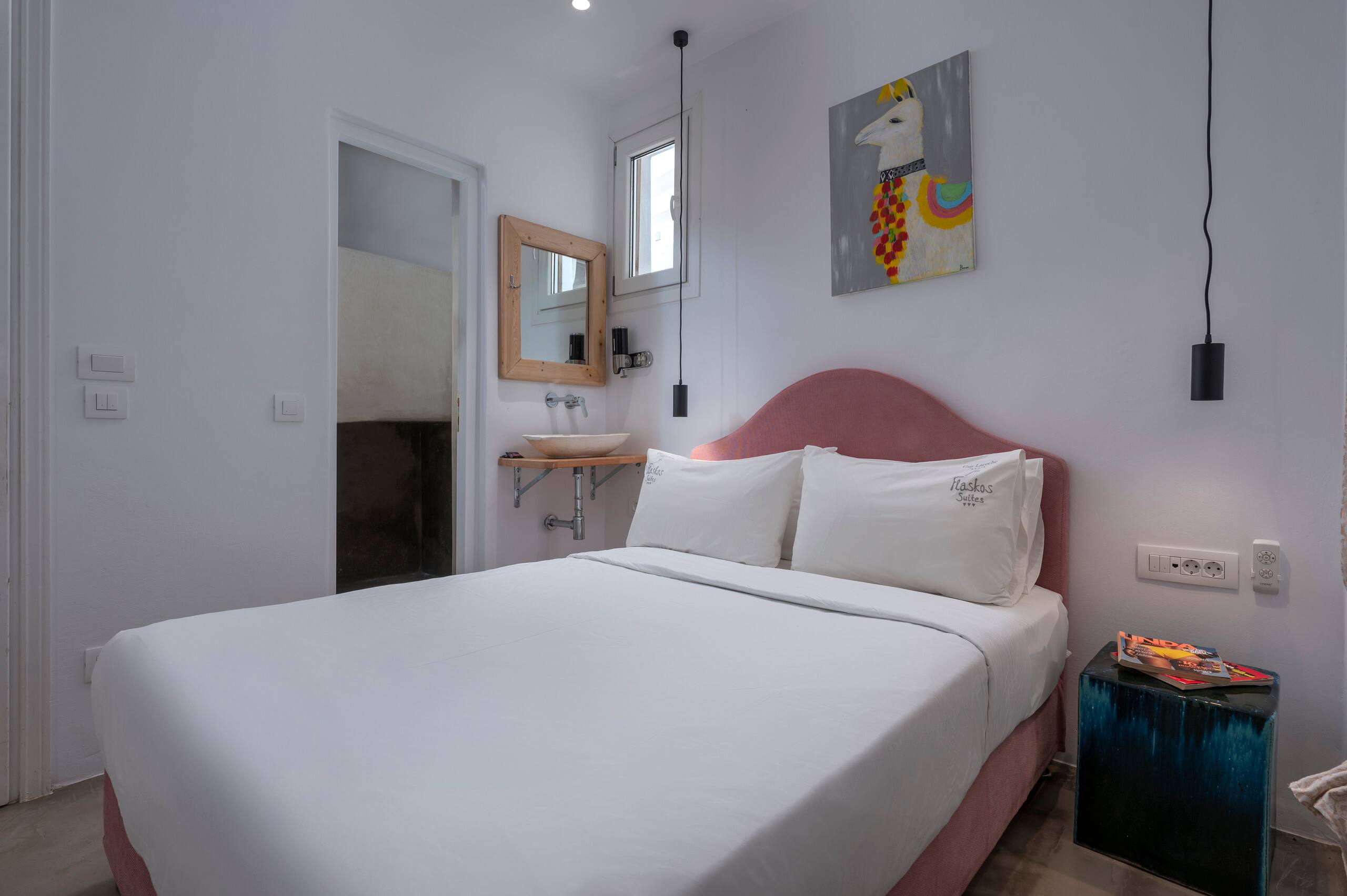 Side Sea View Apartment w Balcony | Flaskos Suites 7