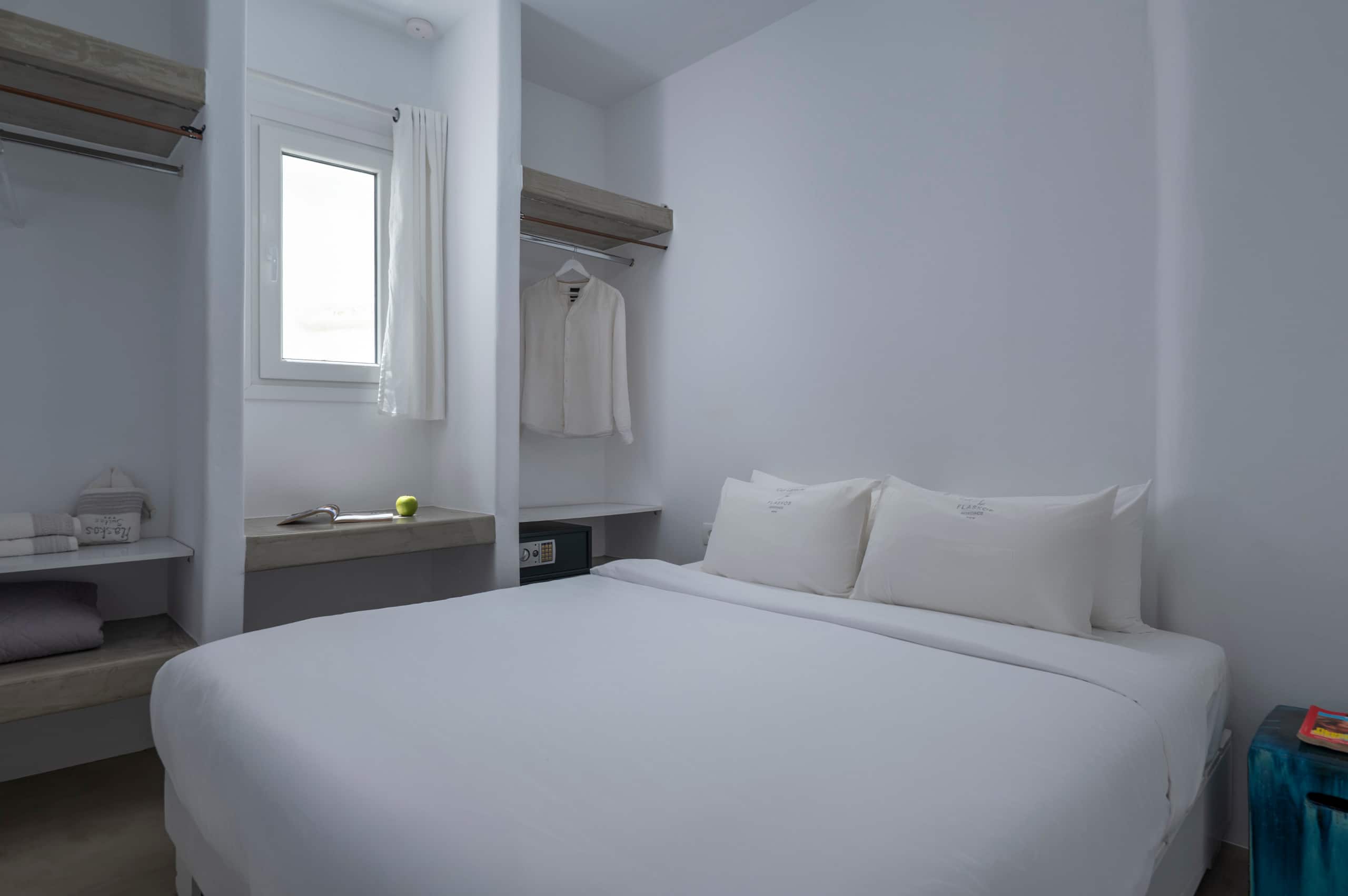 Side Sea View Apartment w Balcony | Flaskos Suites 8