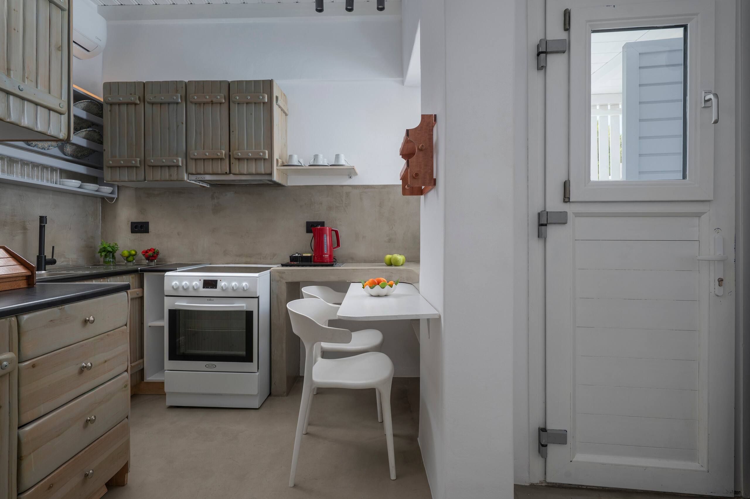 Side Sea View Apartment w Balcony | Flaskos Suites 11