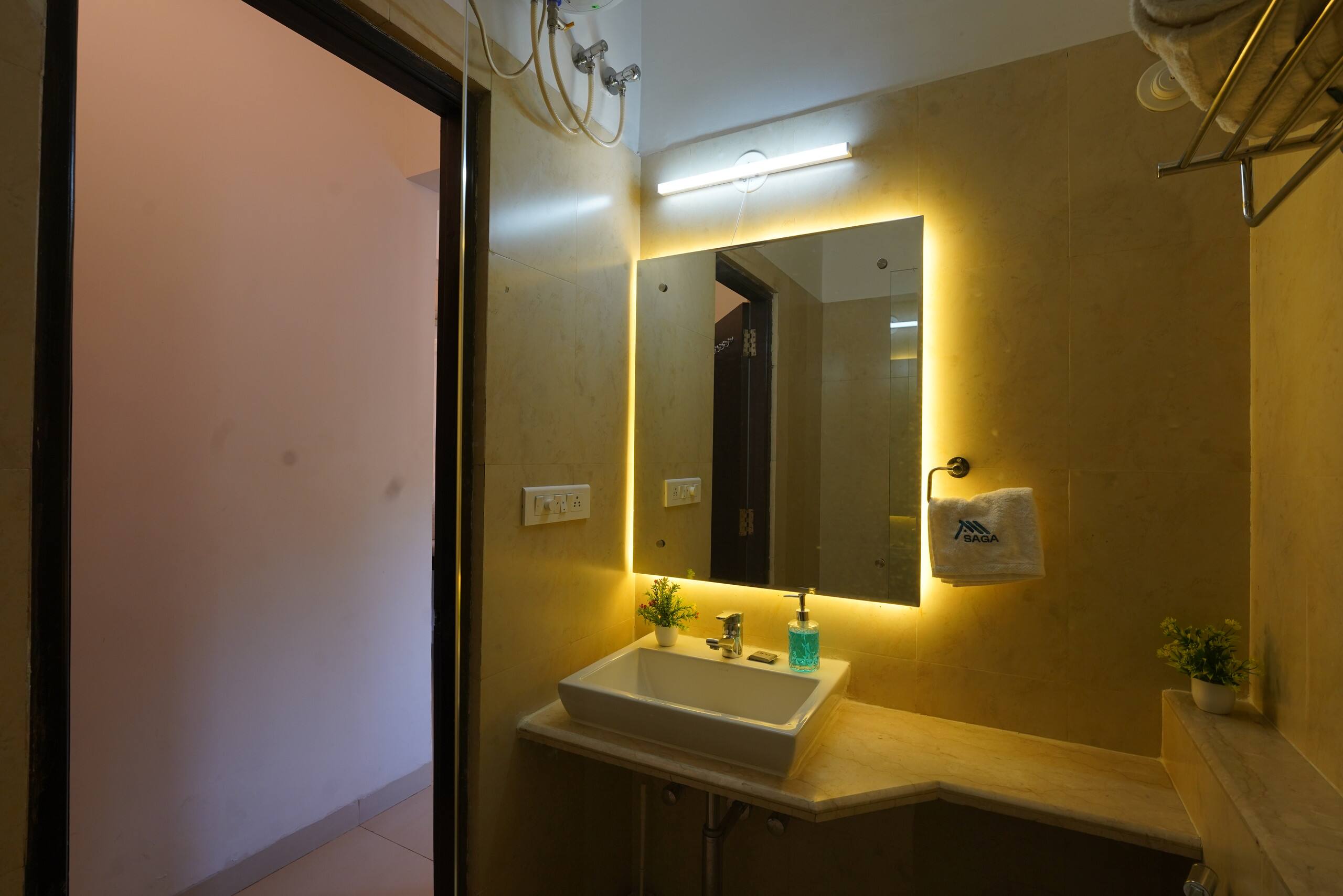 Modern 2BHK | Near Candolim Beach 13