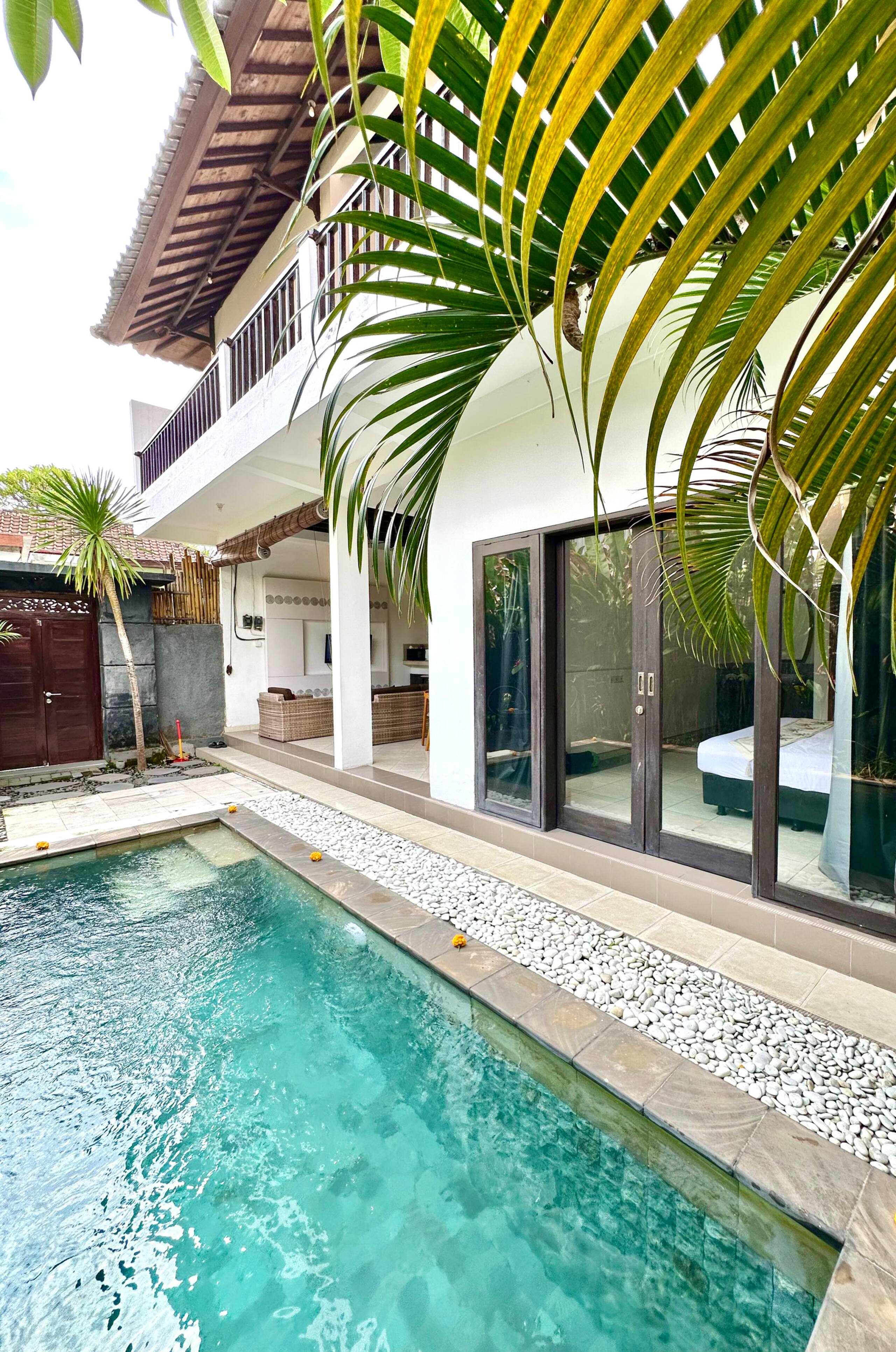 Family Villa in the middle of Legian walk to beach