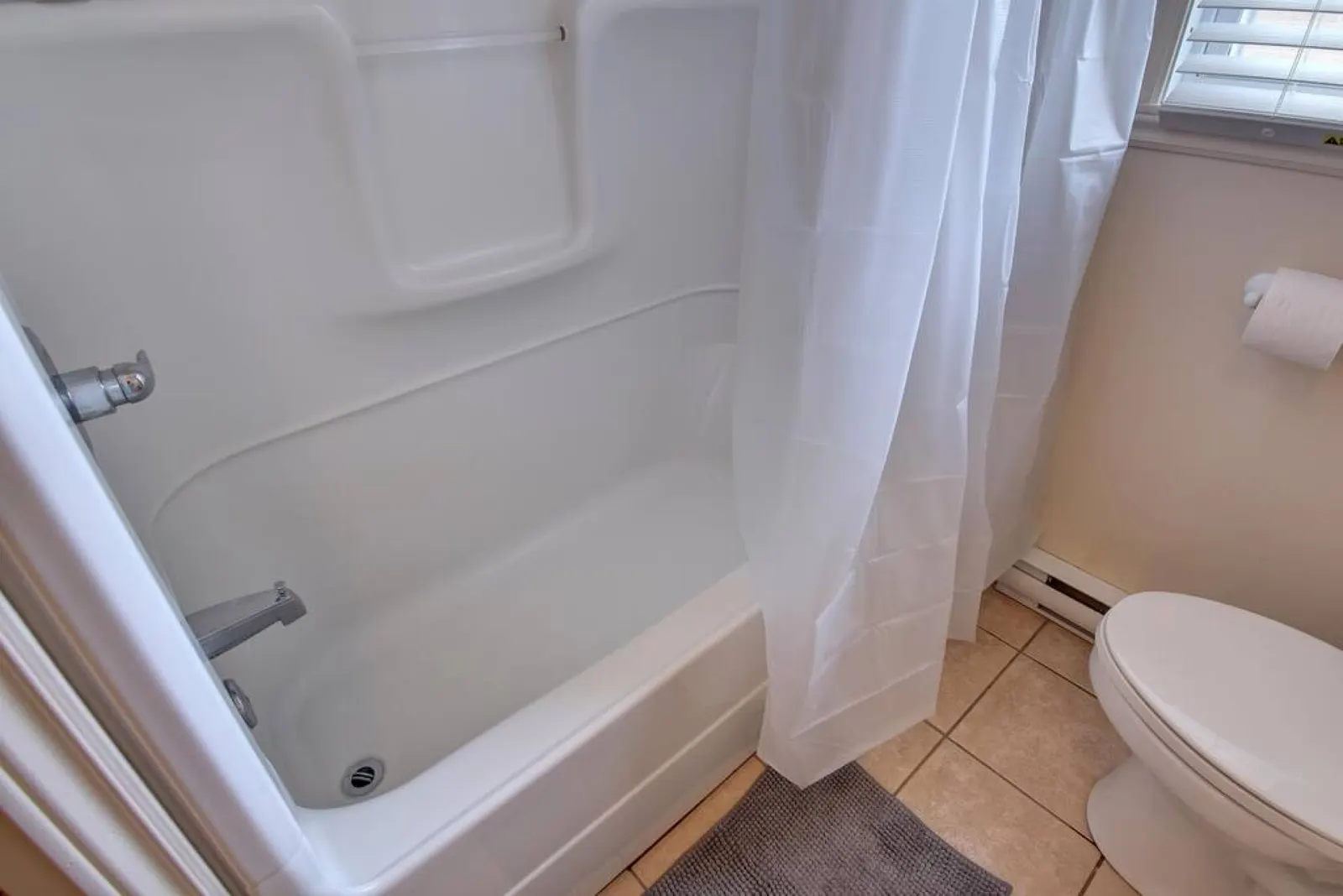 Tranquility Lodge by Instant Suites La Bete Golf 16