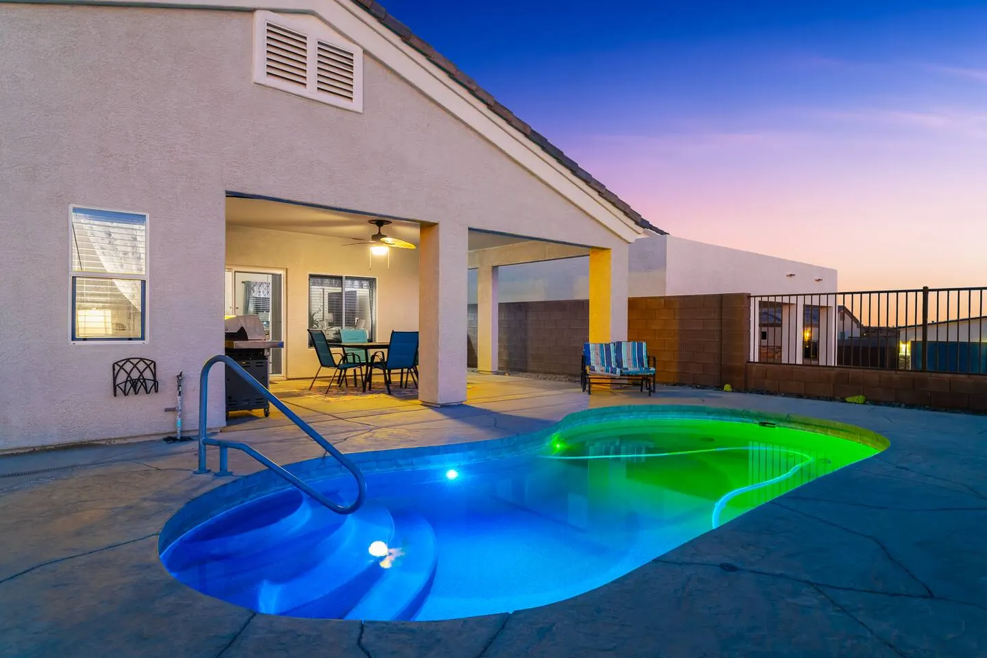 Amazing Sunset Views Pool 3bd BBQ Sleeps 7 5