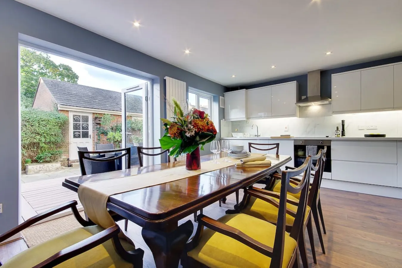 14 Oxford Mews - Stunning House Sleeps 10 1